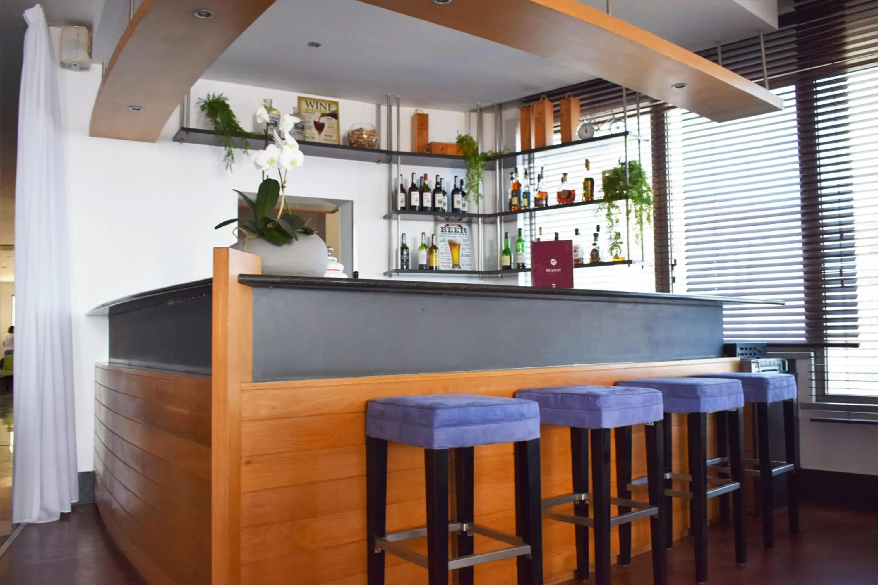 Lounge or bar in Madeira Regency Cliff - Adults Only Lounge or bar in Madeira Regency Cliff - Adults Only