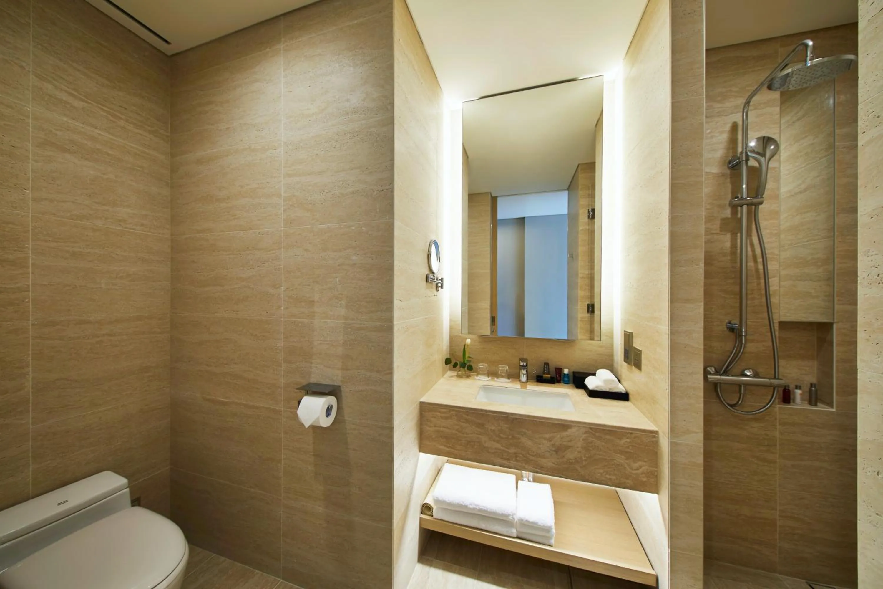 Shower in Shinhwa Jeju Shinhwa World Hotels