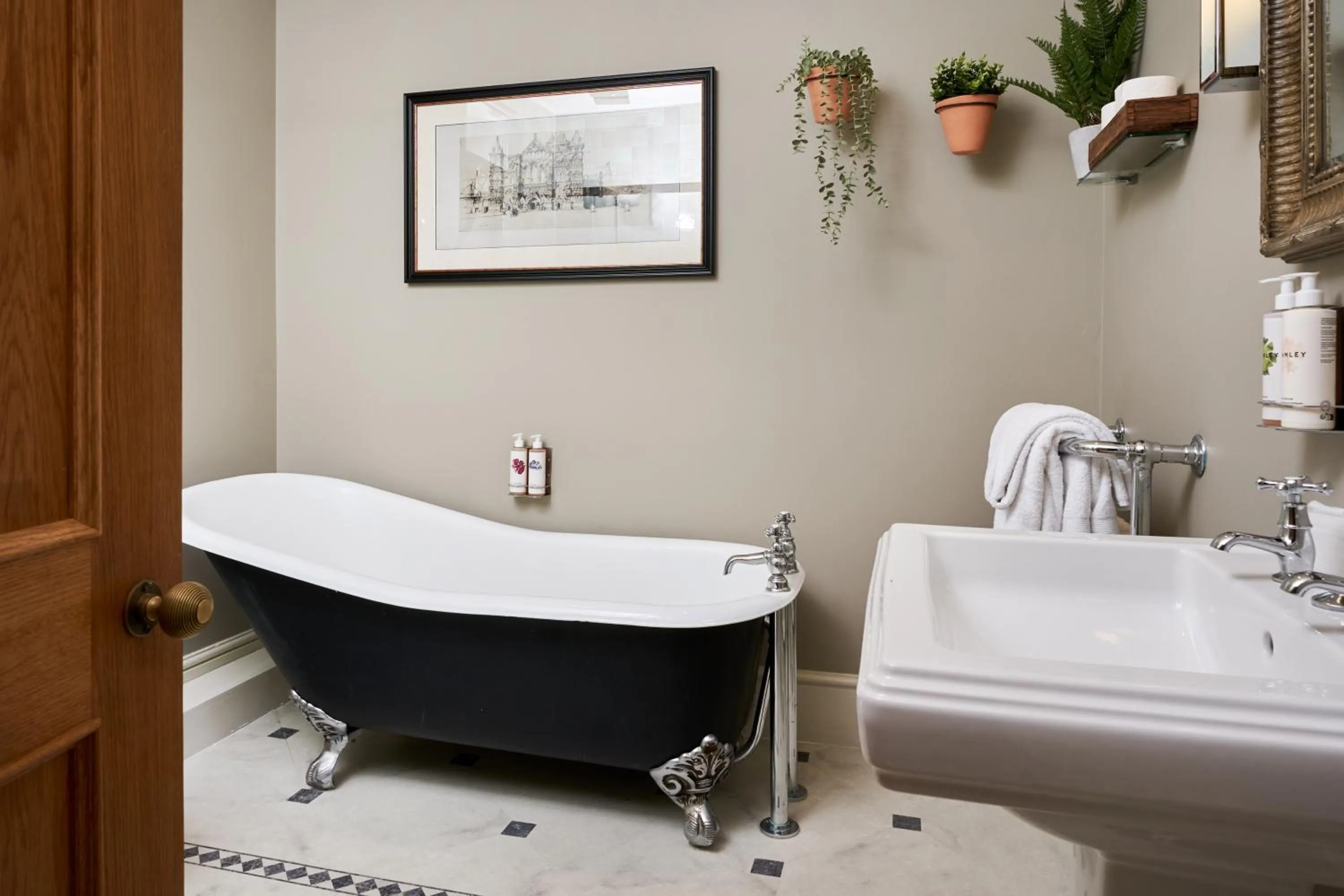 Bathroom in King John Inn