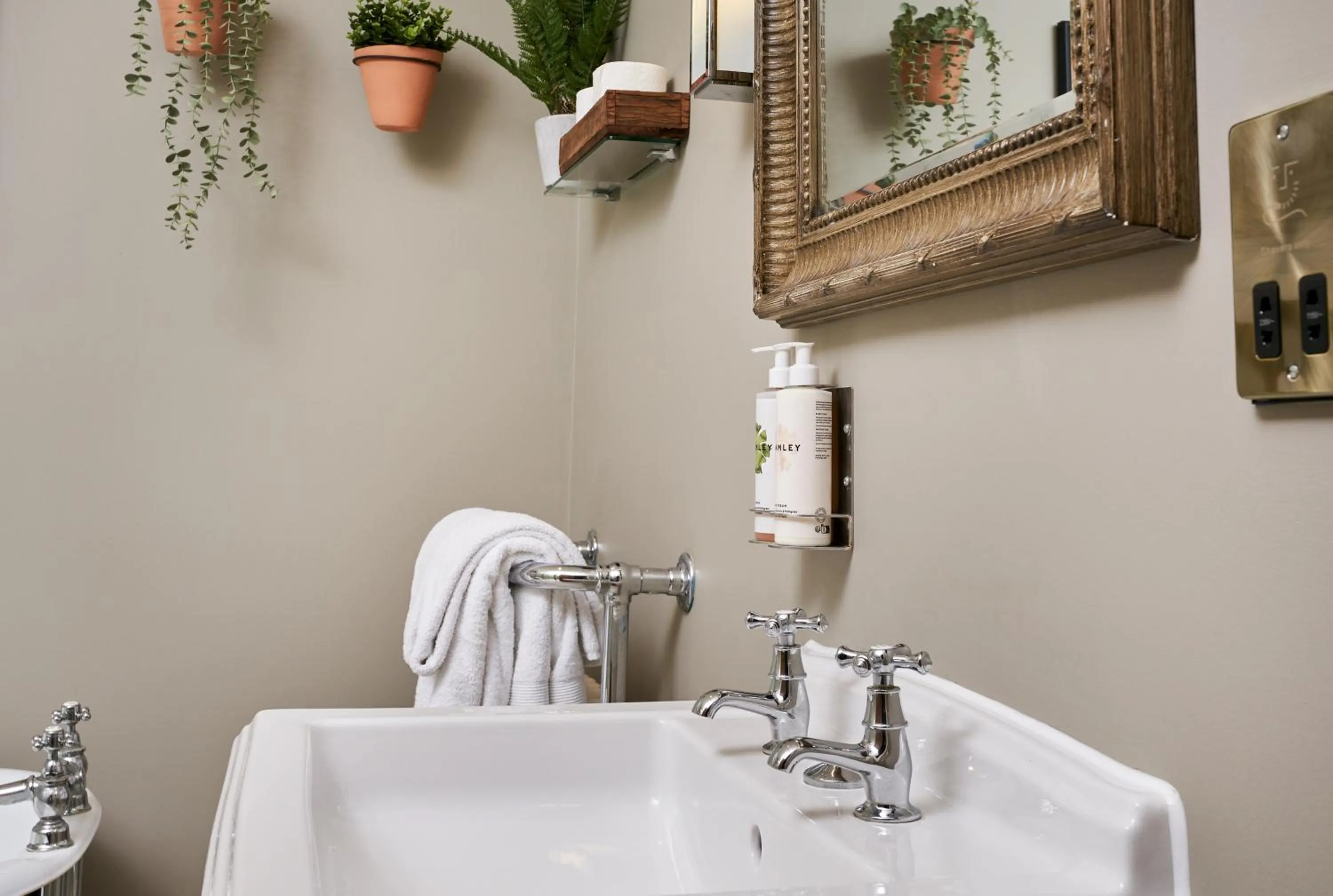 Bathroom in King John Inn