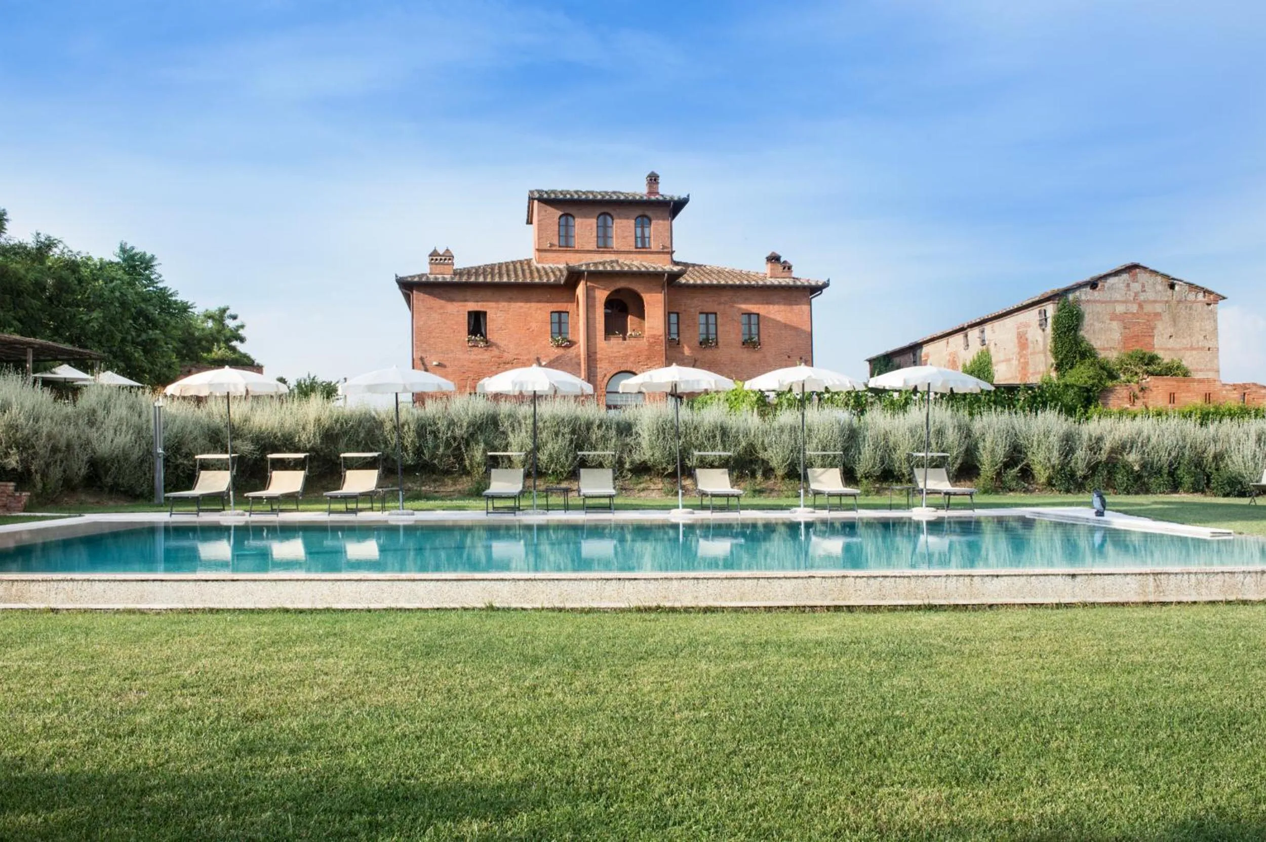 Swimming pool in Relais la Leopoldina