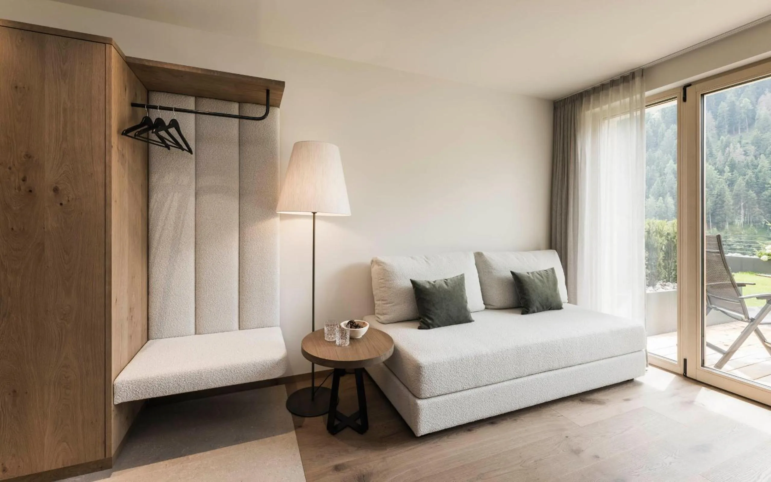 Seating area, Bed in Residence Sovara