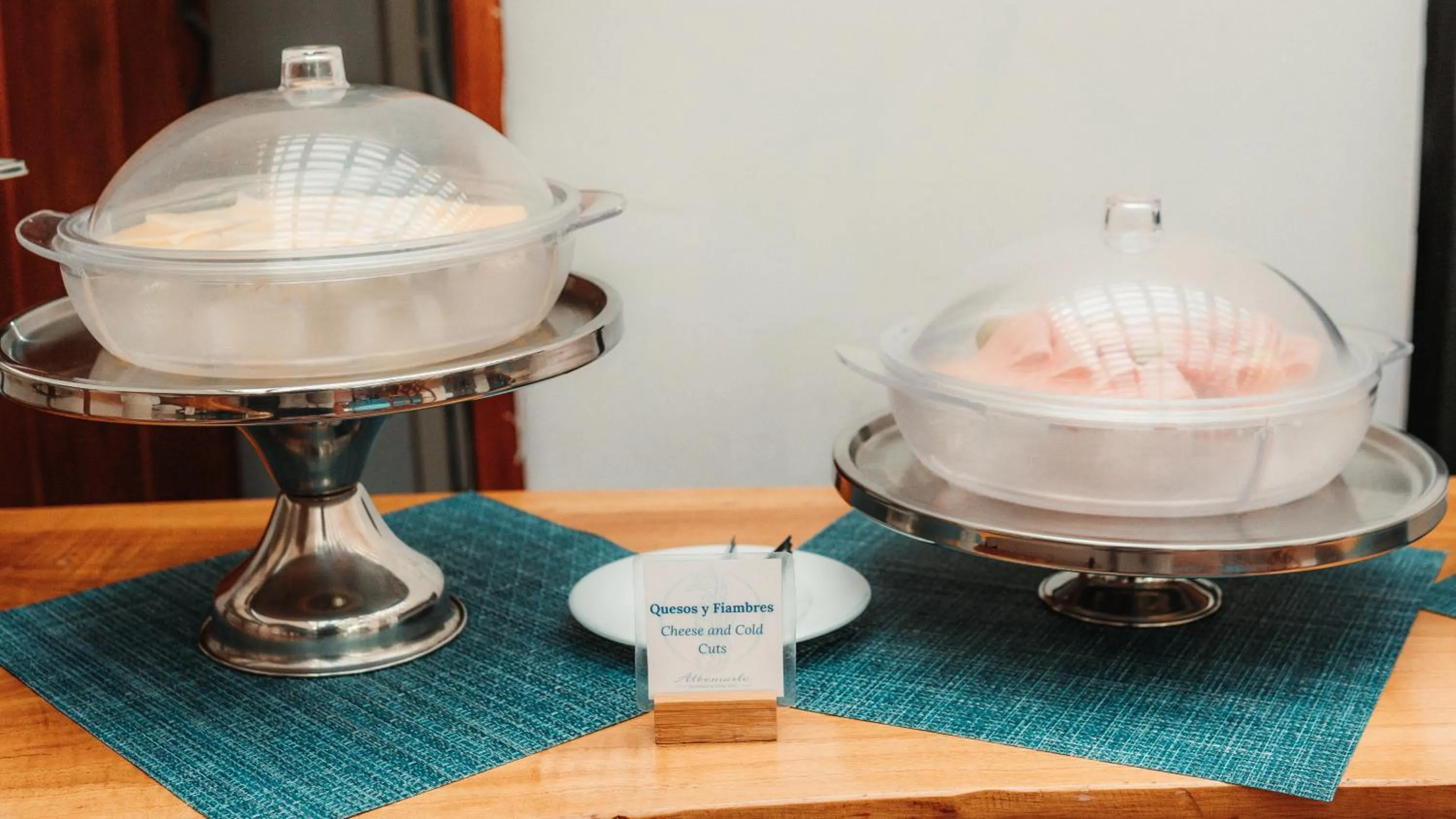 Food and drinks in Hotel Albemarle Galapagos Beachfront