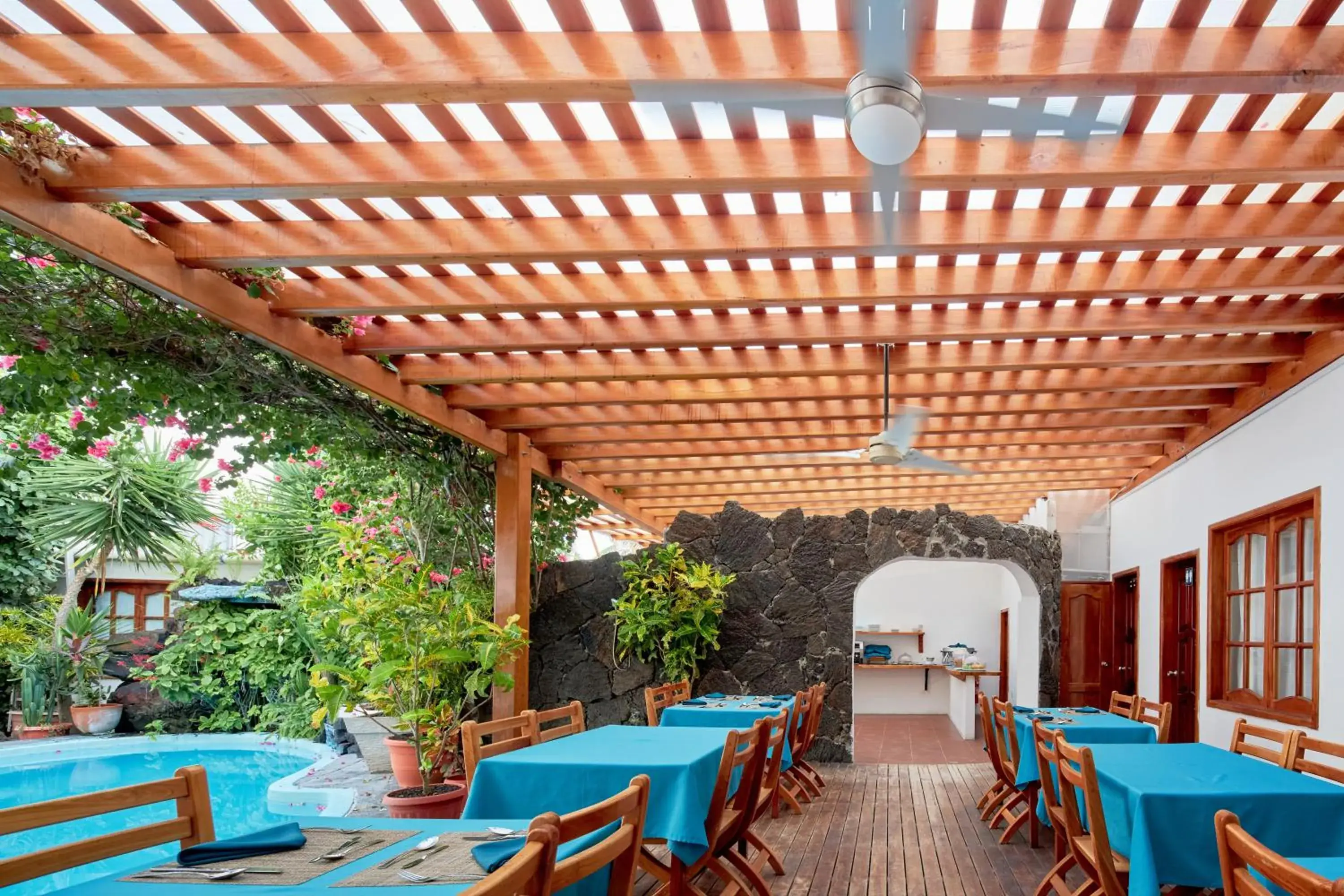 Restaurant/places to eat in Hotel Albemarle Galapagos Beachfront Restaurant/places to eat in Hotel Albemarle Galapagos Beachfront