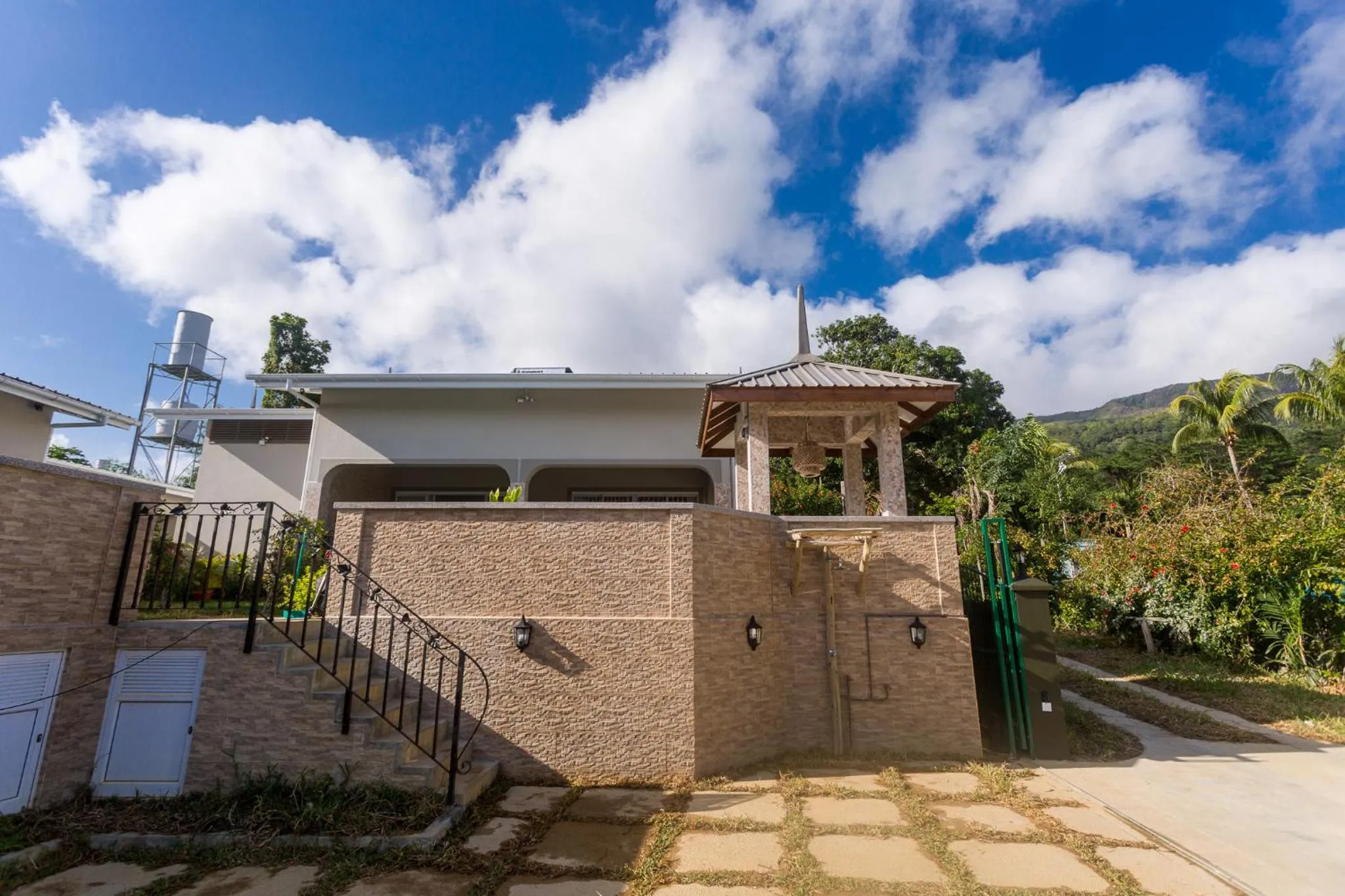 Area and facilities in Beau Vallon Villa Chalets