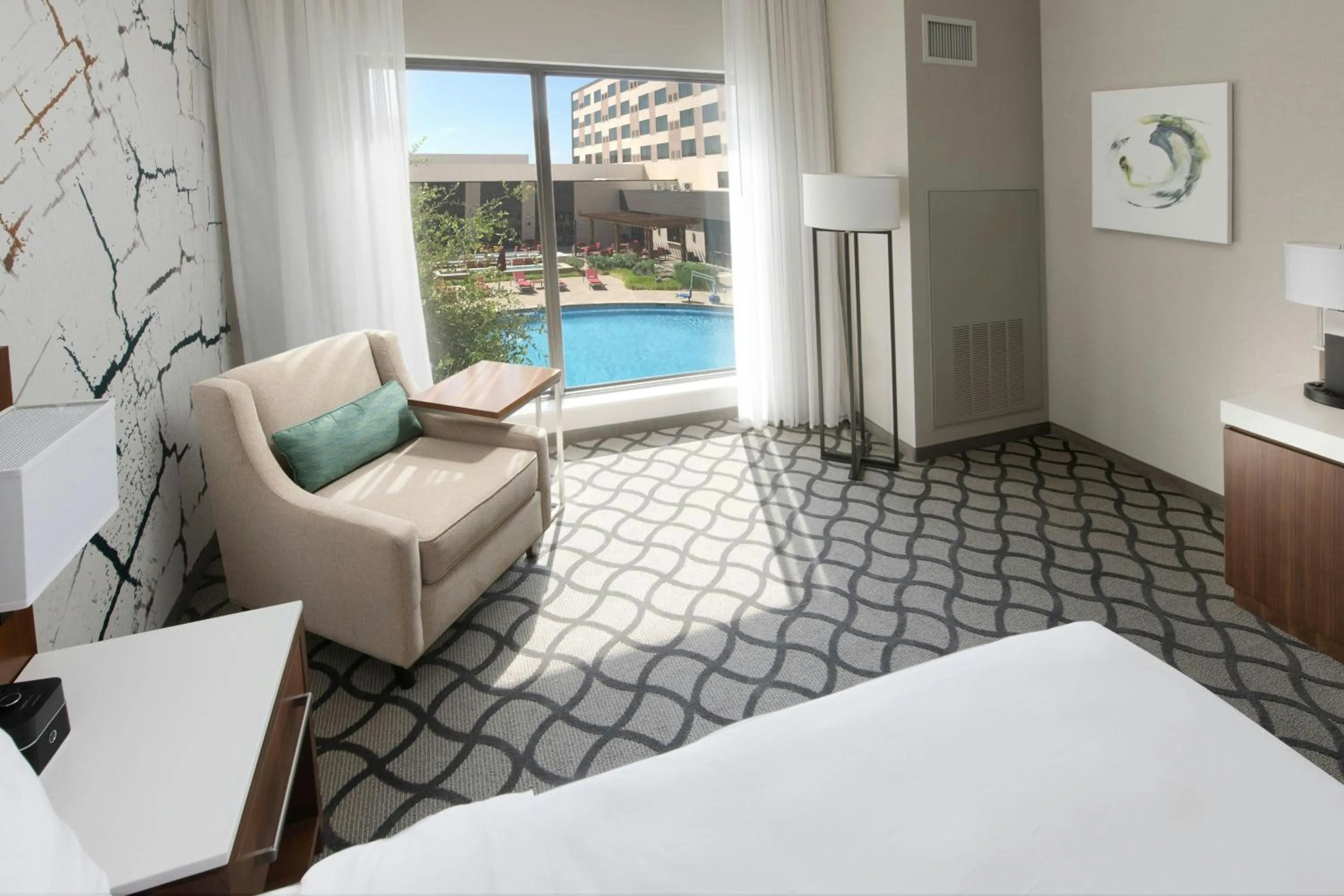 Photo of the whole room, Bed in Marriott Dallas Allen Hotel & Convention Center