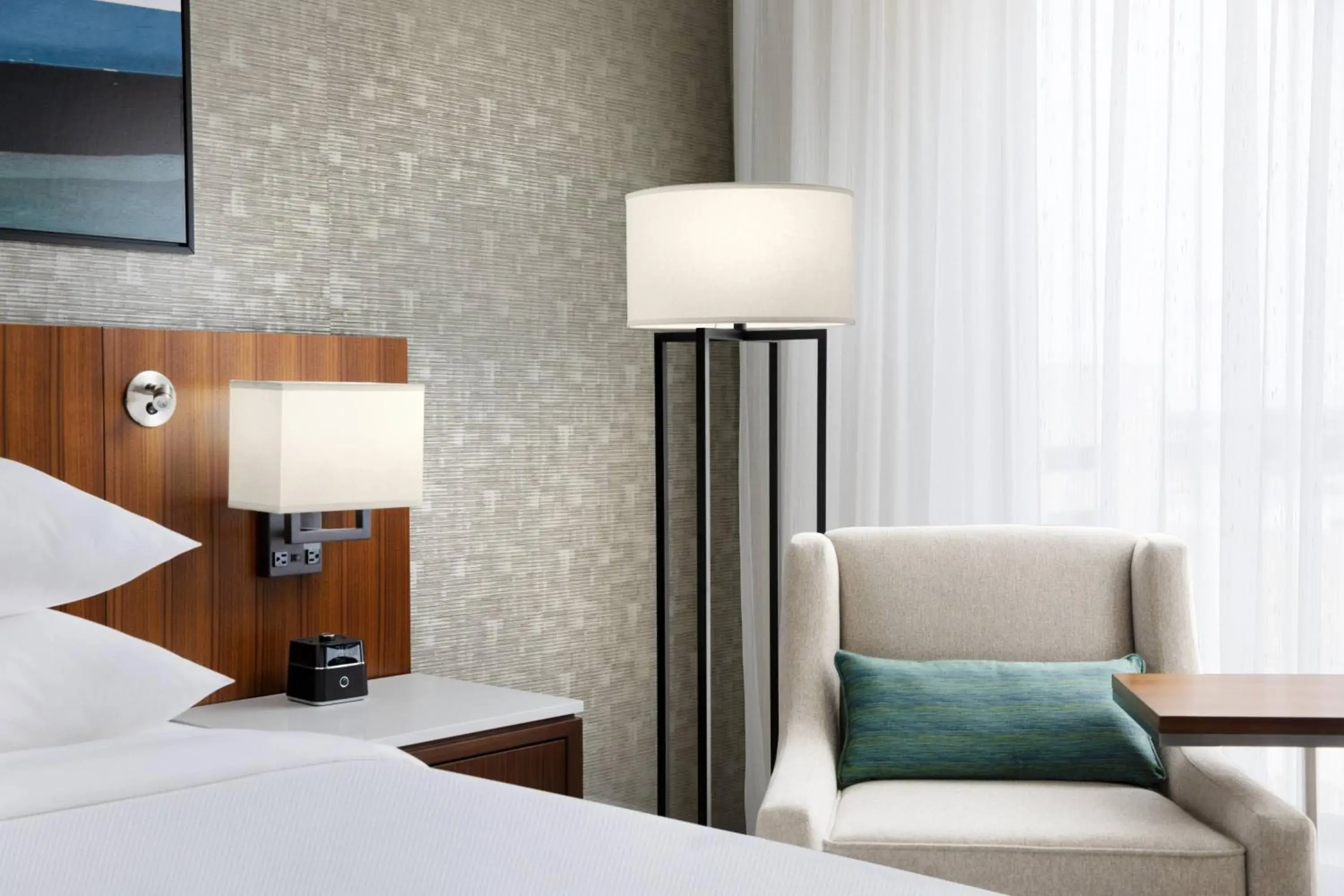 King Room in Marriott Dallas Allen Hotel & Convention Center King Room in Marriott Dallas Allen Hotel & Convention Center