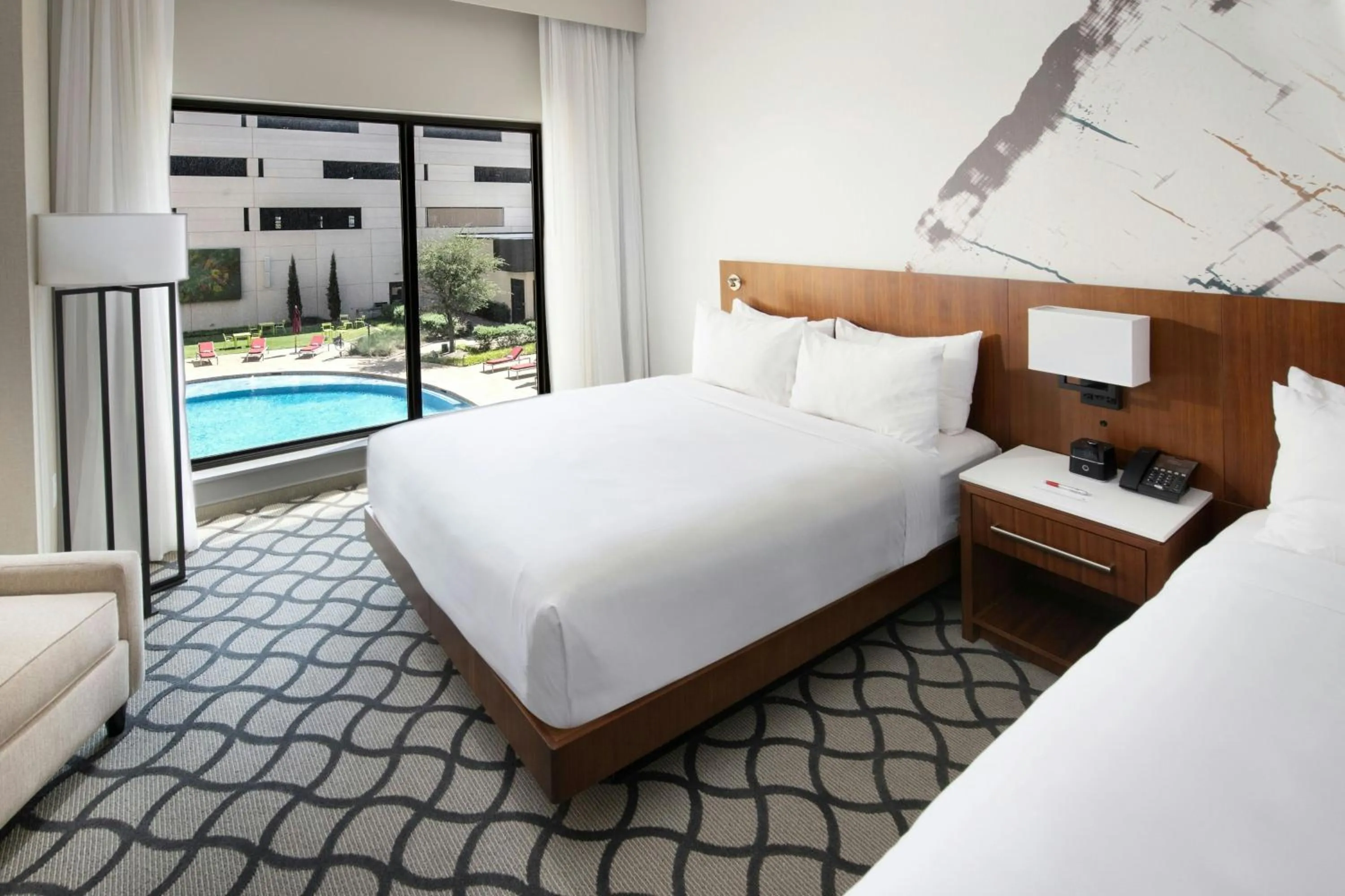 Photo of the whole room, Bed in Marriott Dallas Allen Hotel & Convention Center