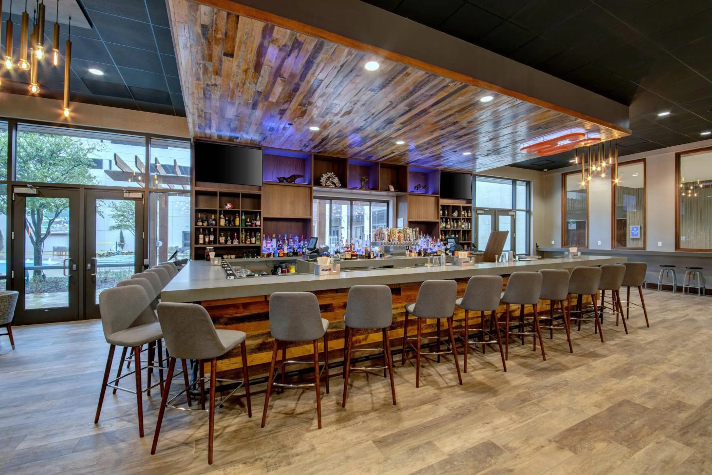 Lounge or bar in Marriott Dallas Allen Hotel & Convention Center