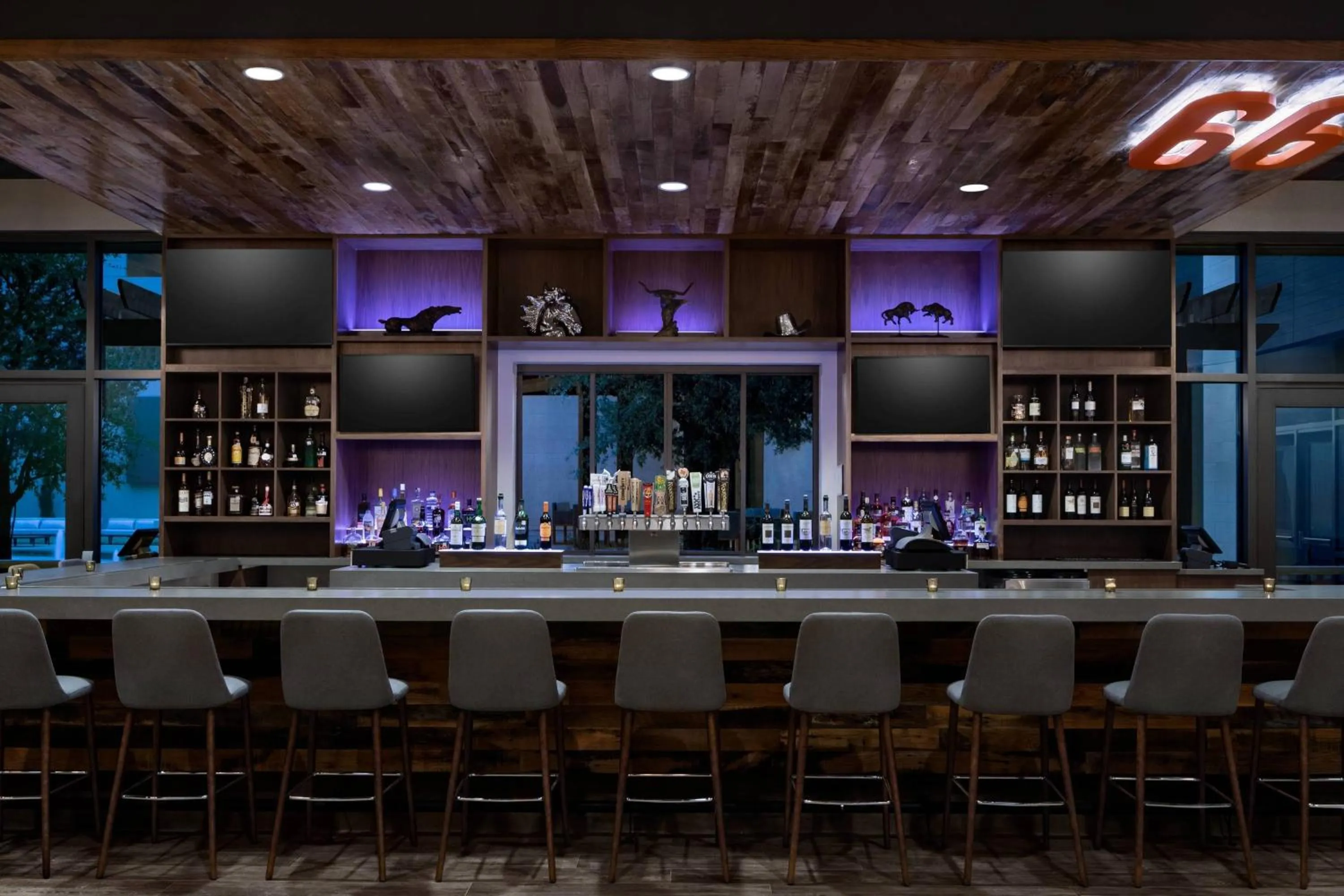 Lounge or bar in Marriott Dallas Allen Hotel & Convention Center
