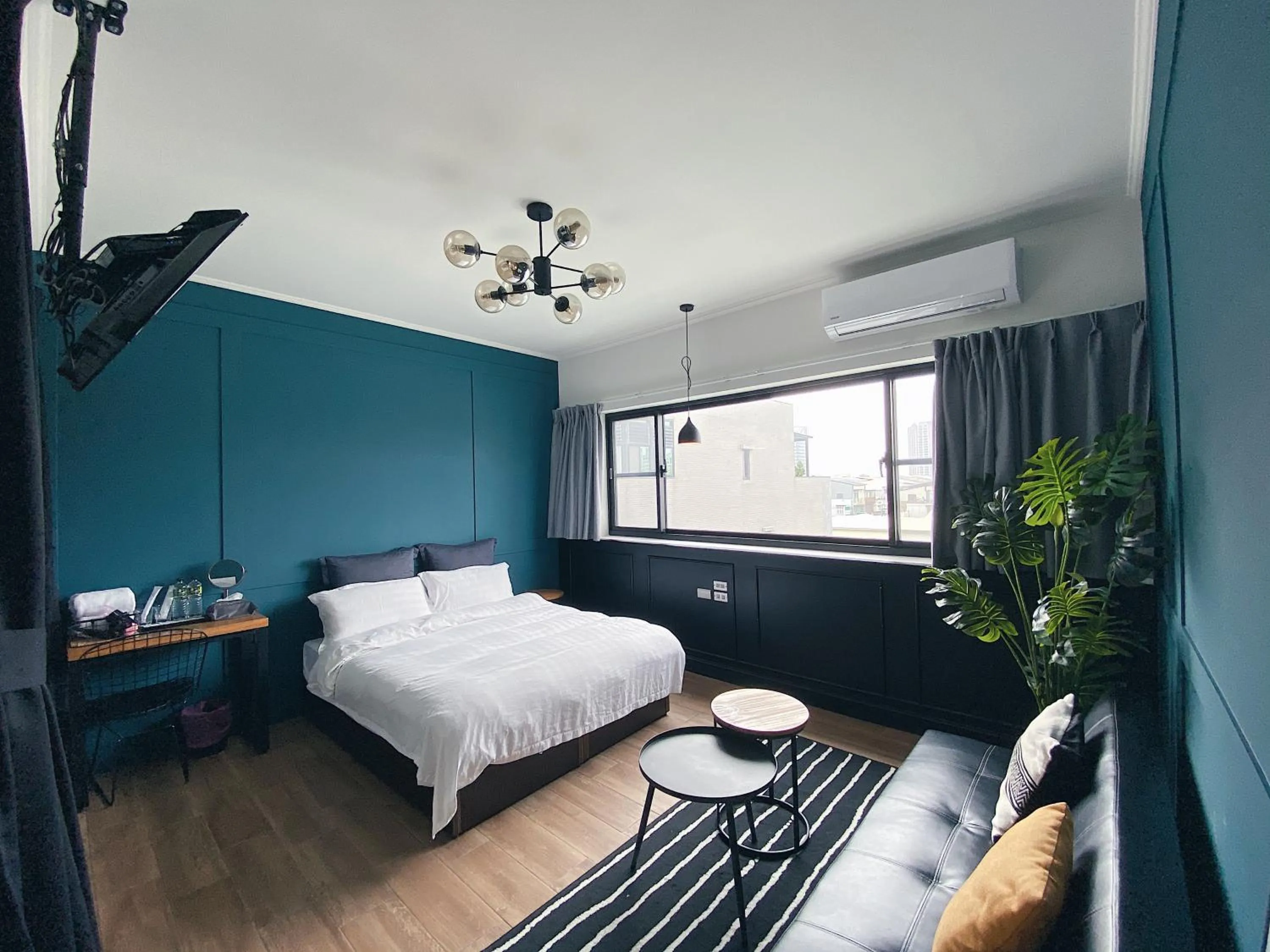 Bed in The Gatsby Apartment