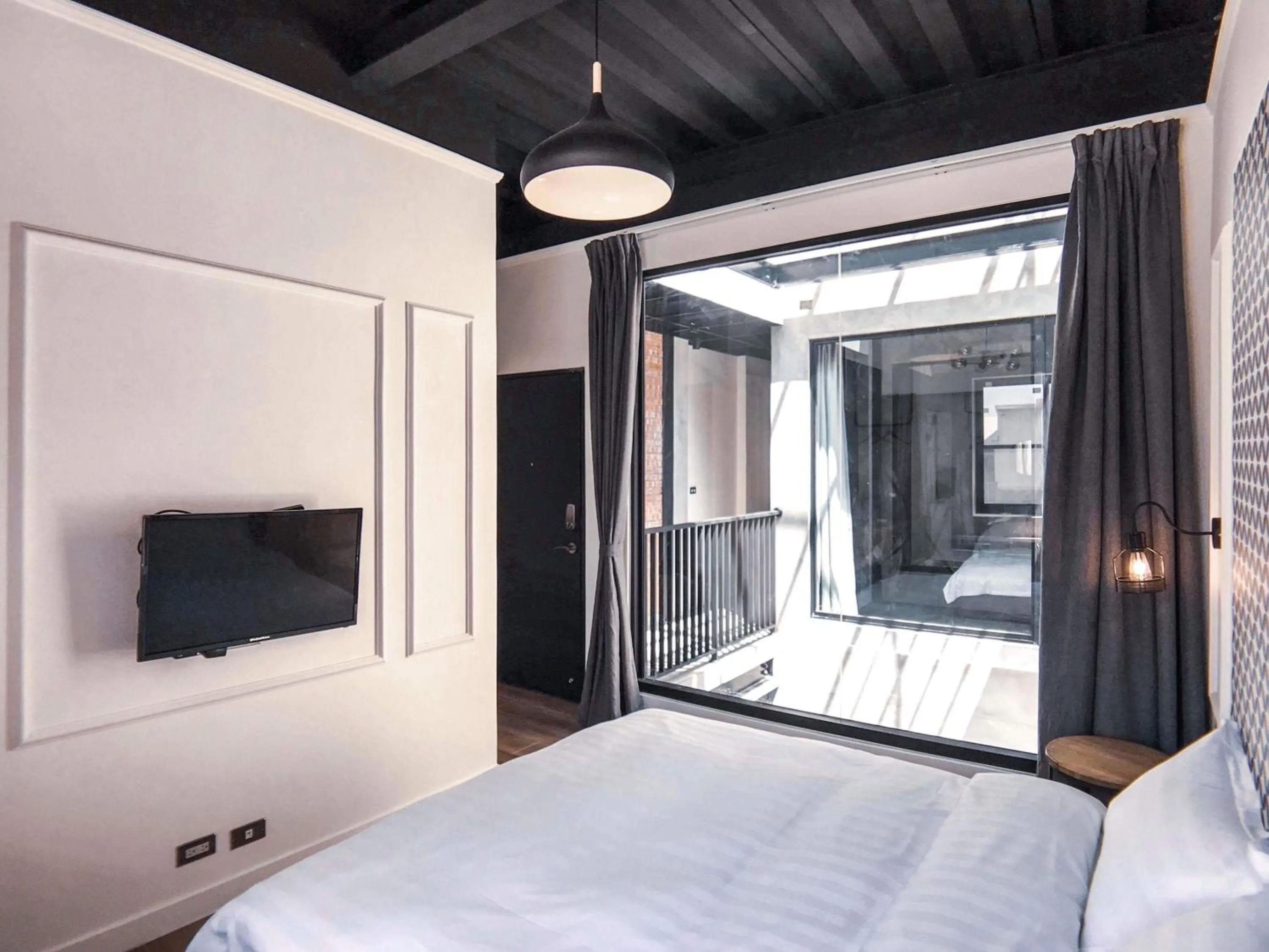 Bed in The Gatsby Apartment