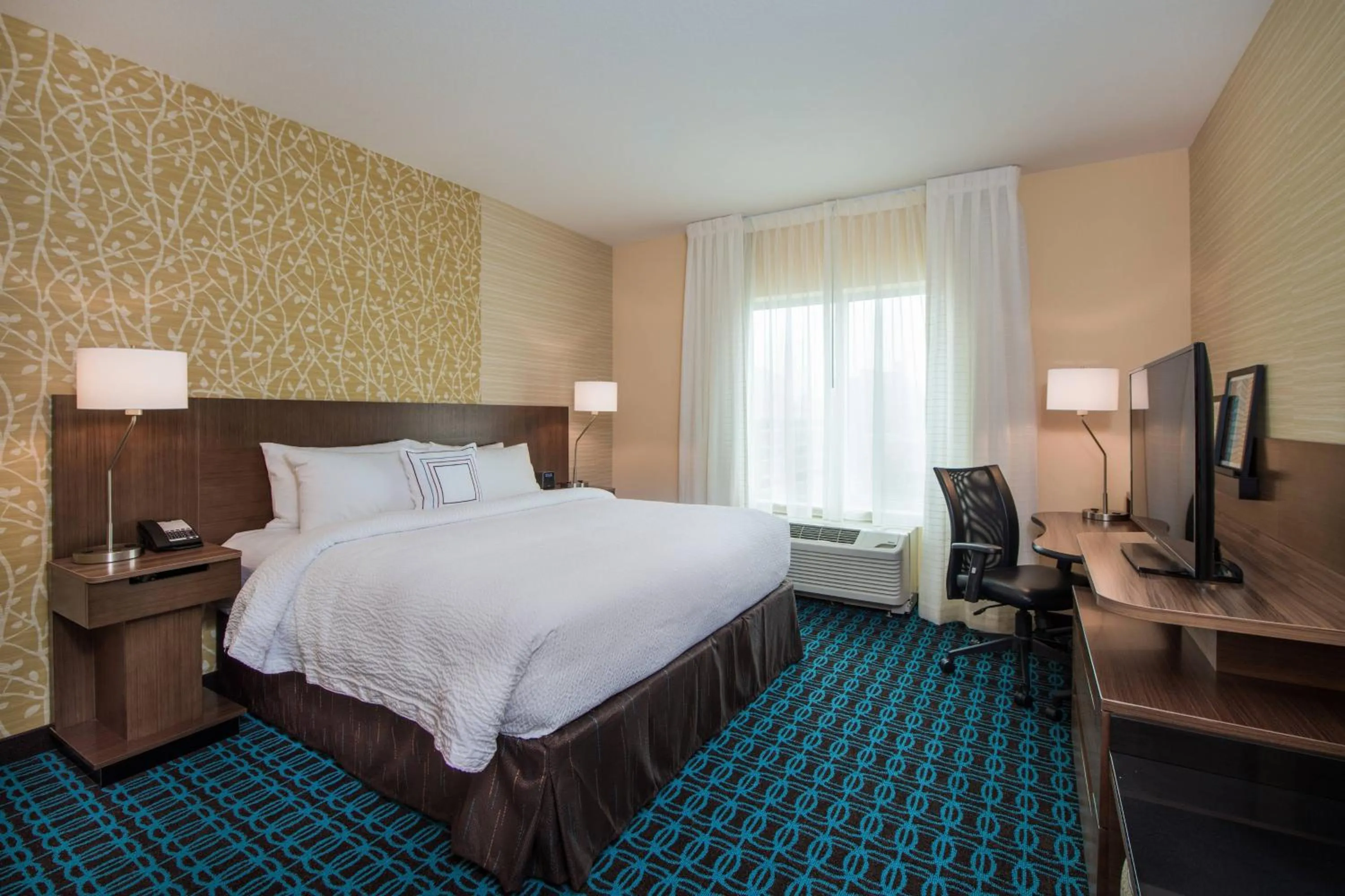 Photo of the whole room, Bed in Fairfield by Marriott Inn & Suites Dayton Downtown