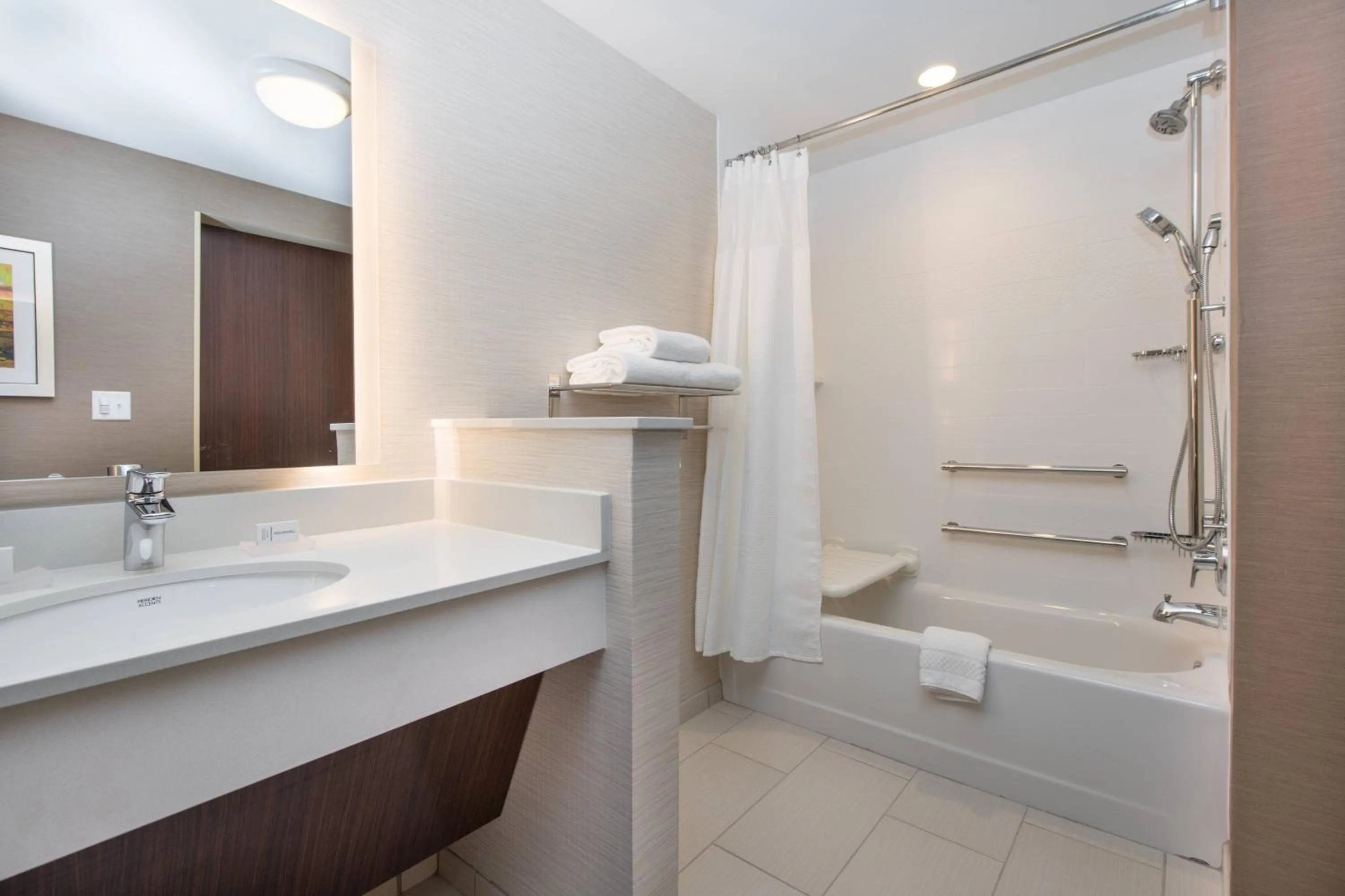 Bathroom in Fairfield by Marriott Inn & Suites Dayton Downtown