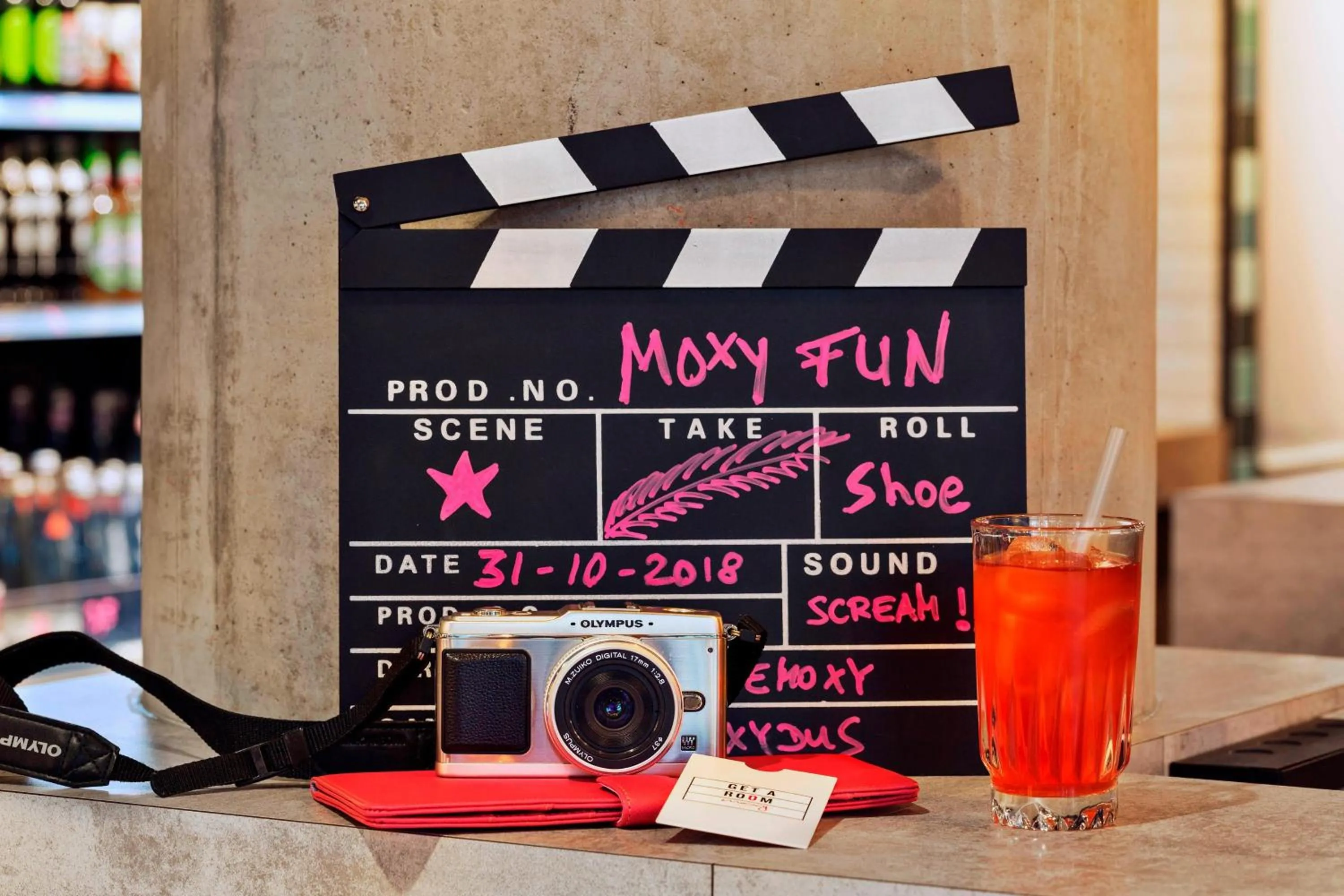 Lounge or bar in Moxy Duesseldorf South