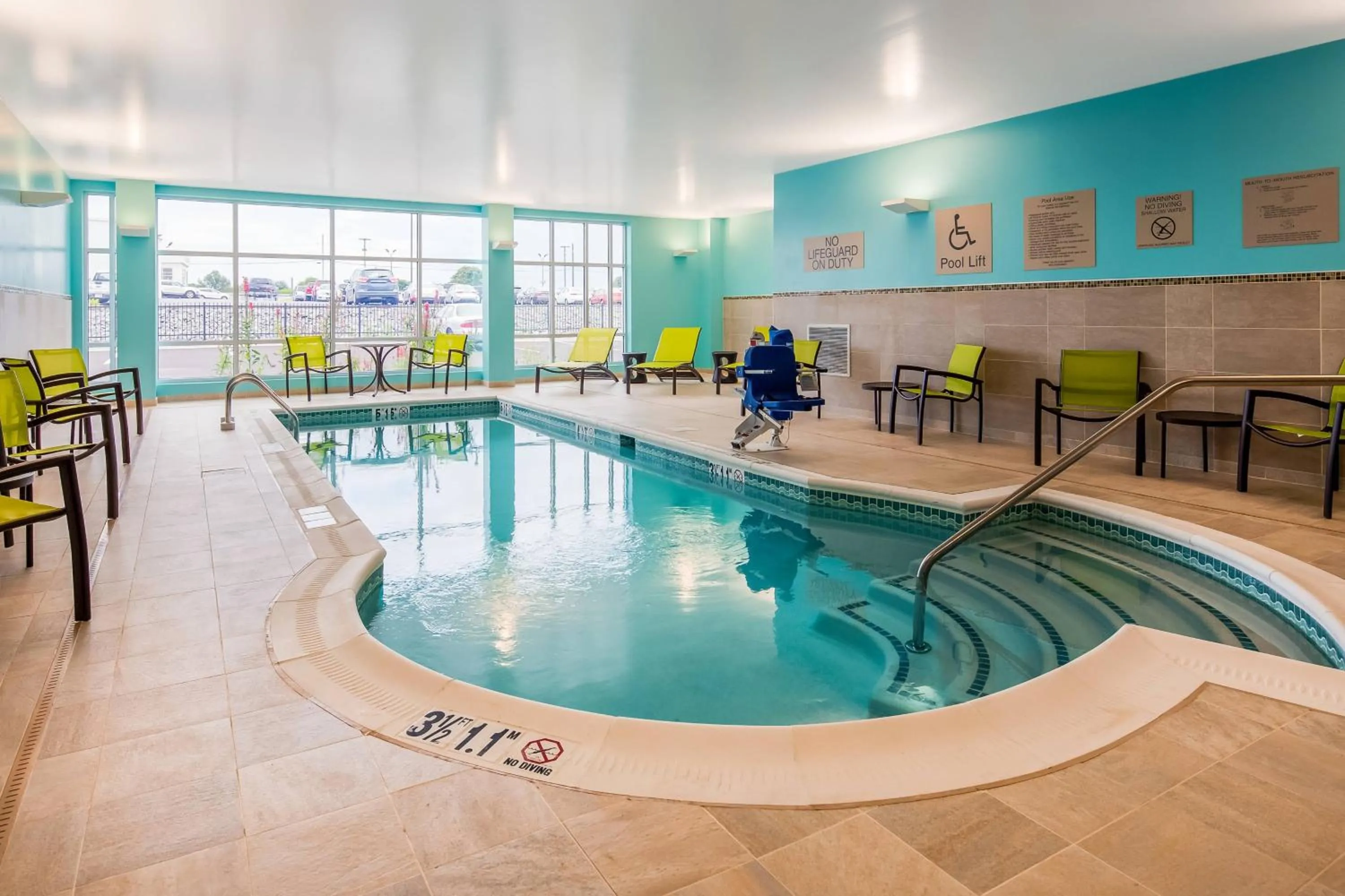 Swimming pool in SpringHill Suites by Marriott Chambersburg