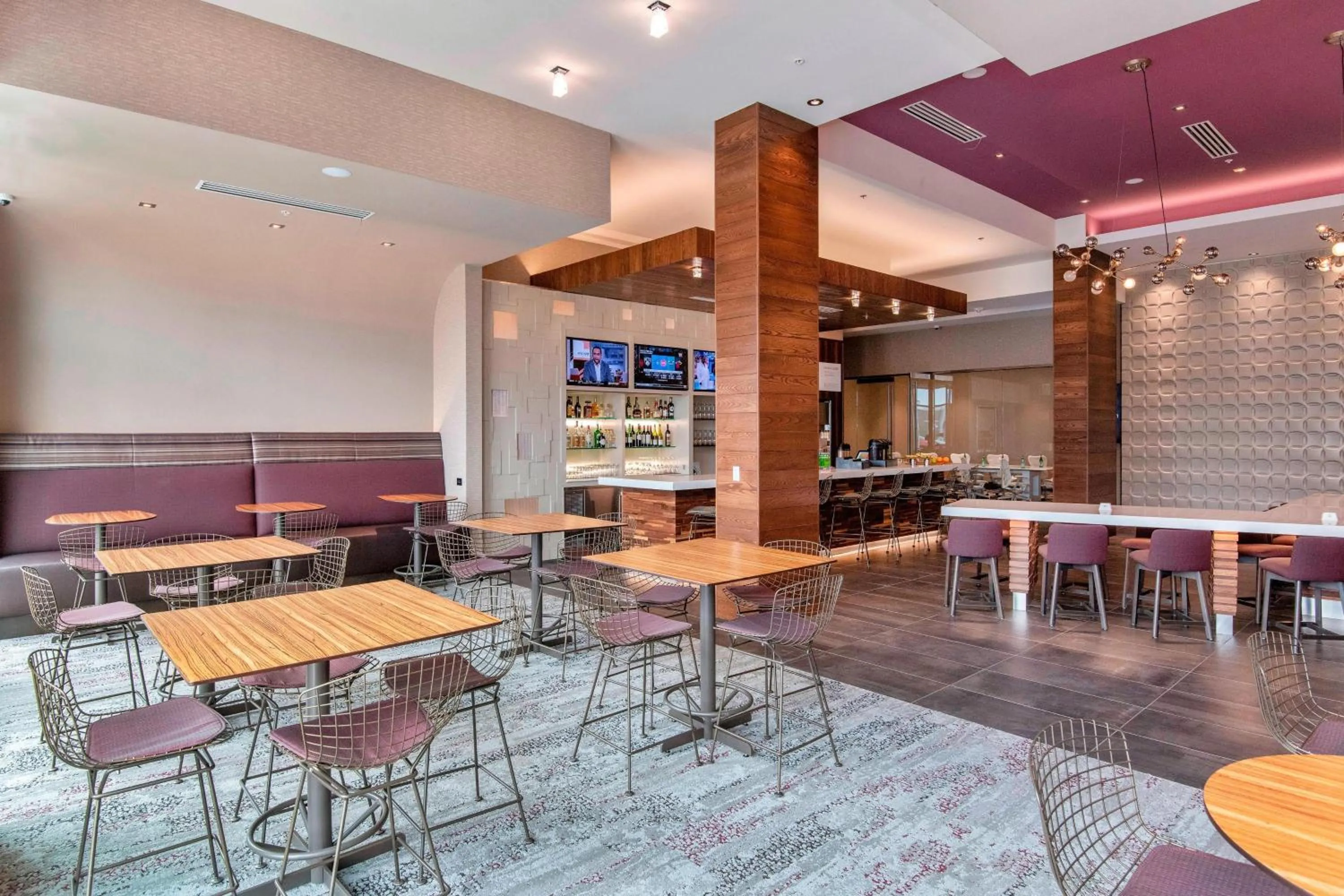 Restaurant/places to eat in Courtyard by Marriott Raleigh Cary/Parkside Town Commons