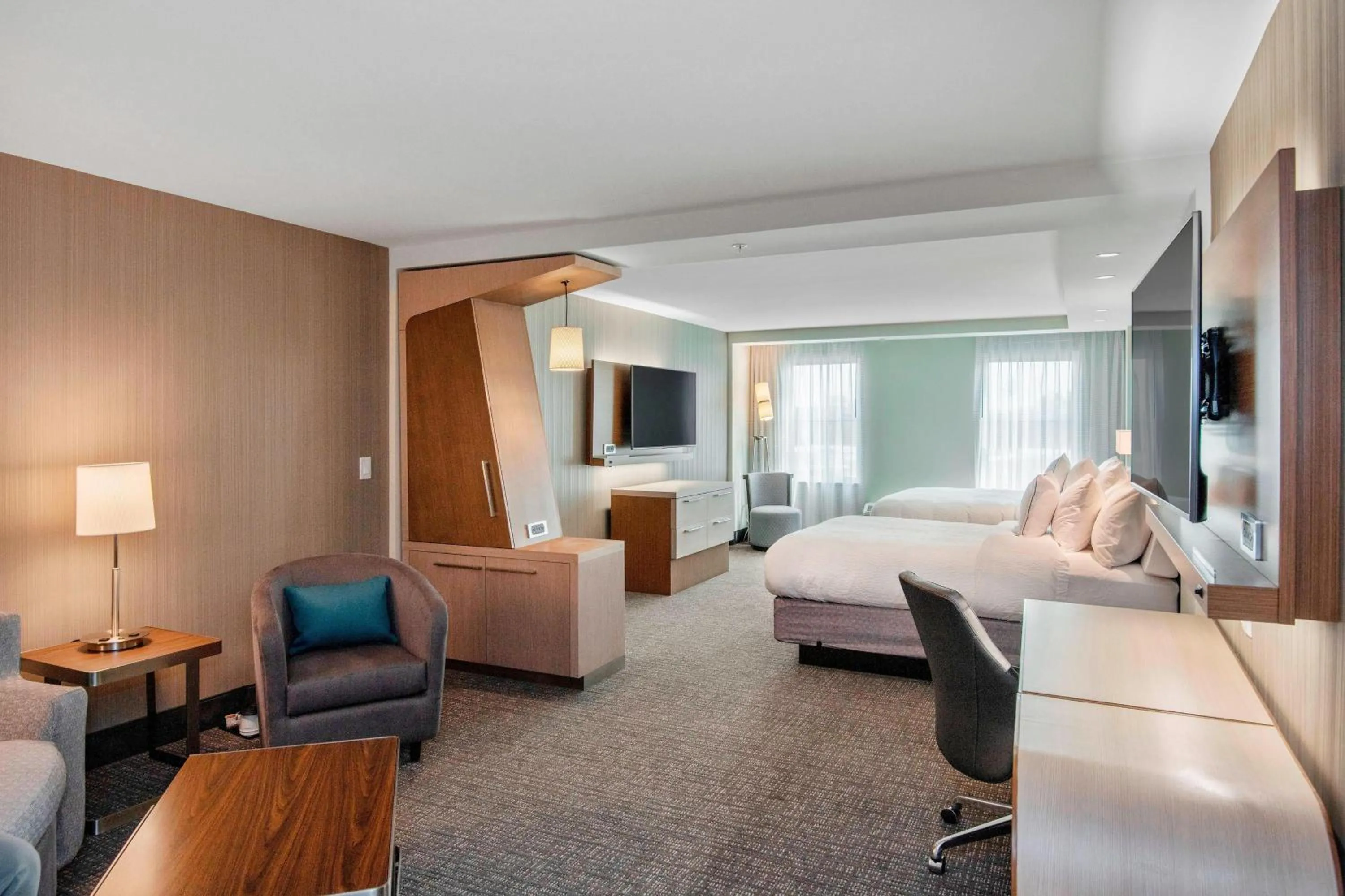 Photo of the whole room, Bed in Courtyard by Marriott Raleigh Cary/Parkside Town Commons