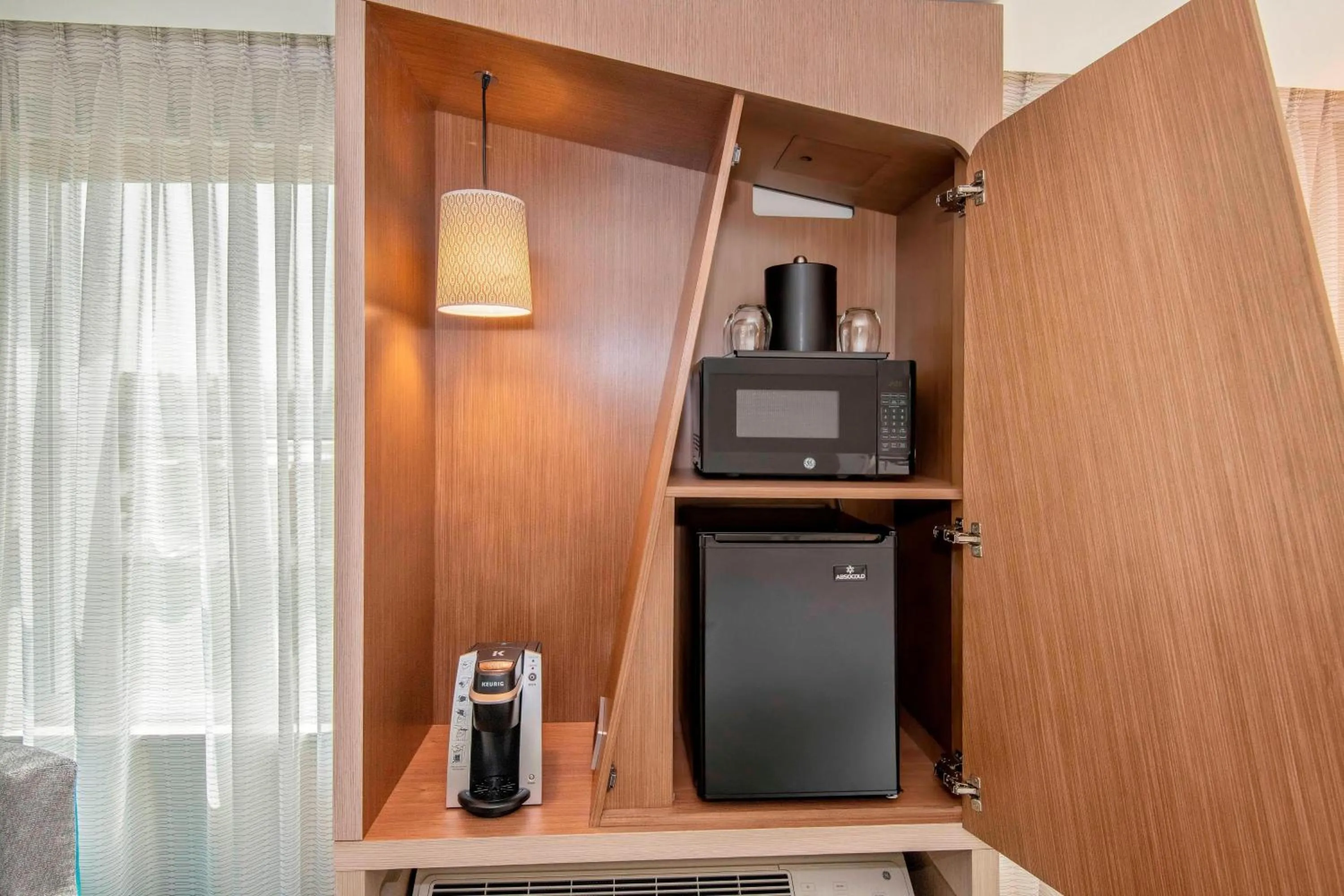 Photo of the whole room in Courtyard by Marriott Raleigh Cary/Parkside Town Commons