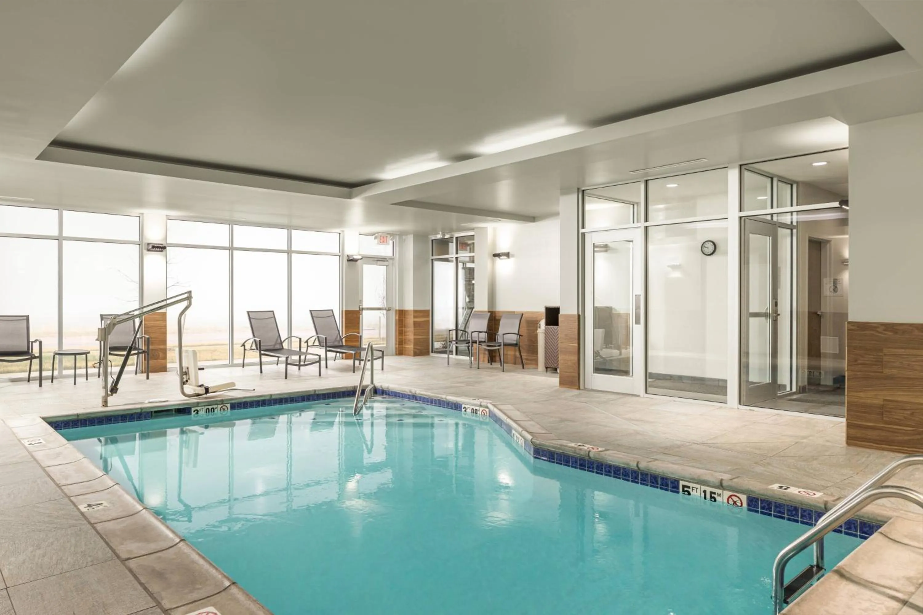 Swimming pool in Fairfield Inn & Suites by Marriott Salina