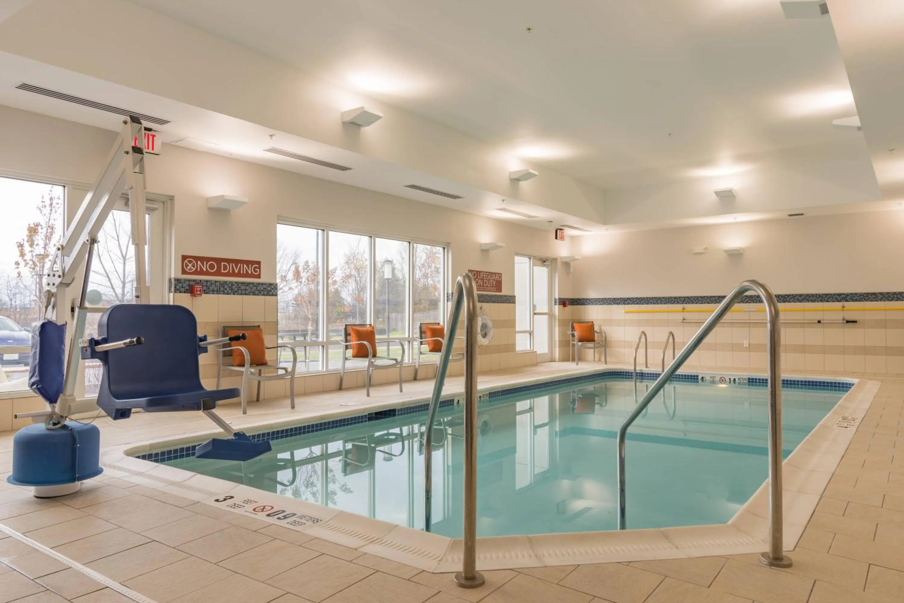 Swimming pool in TownePlace Suites by Marriott Syracuse Clay