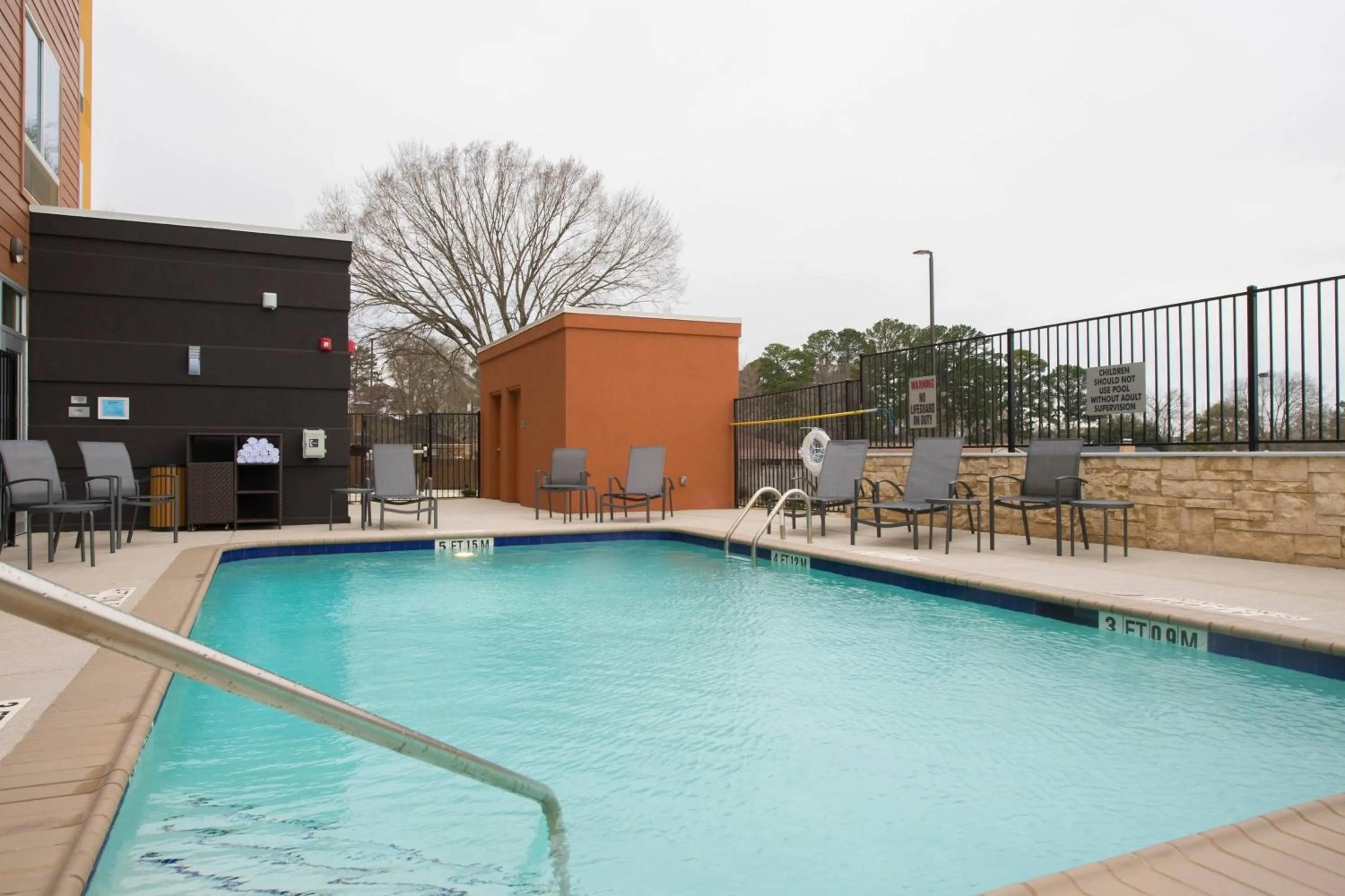 Swimming pool in Fairfield Inn & Suites by Marriott Tyler South
