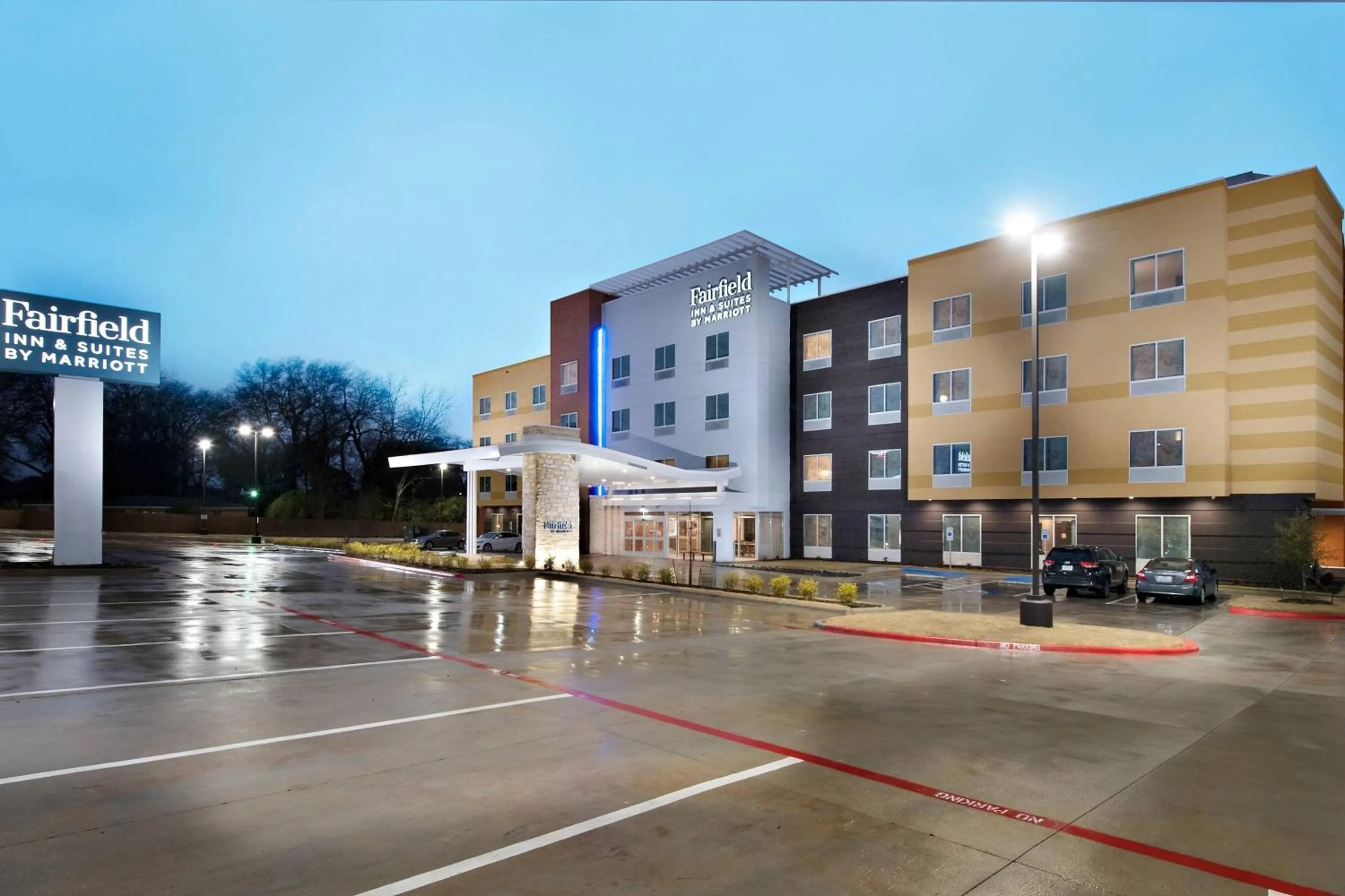 Property building in Fairfield Inn & Suites by Marriott Tyler South