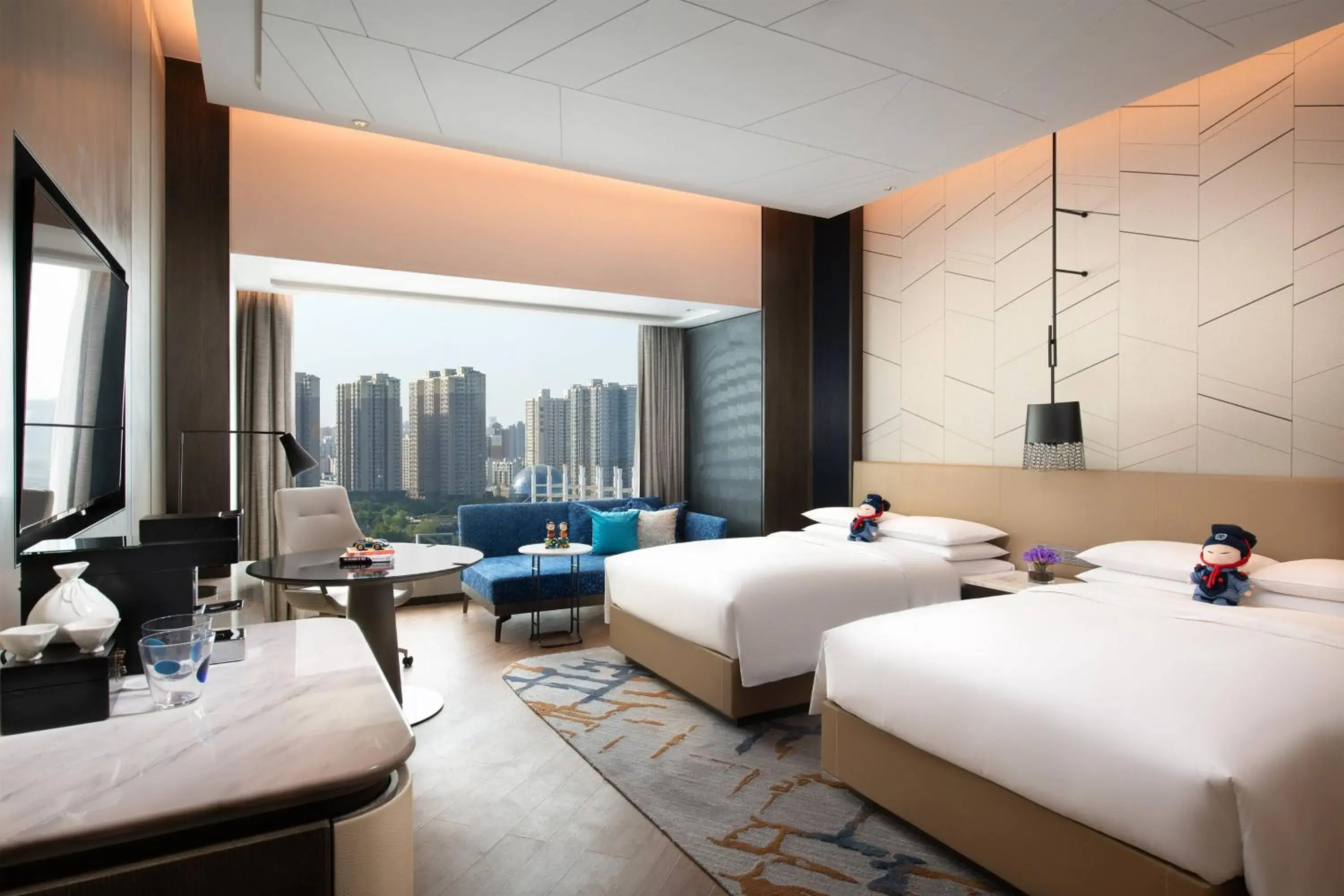 Club Room with Twin Beds and Concierge Lounge Access in Renaissance Xi'an Hotel Club Room with Twin Beds and Concierge Lounge Access in Renaissance Xi'an Hotel