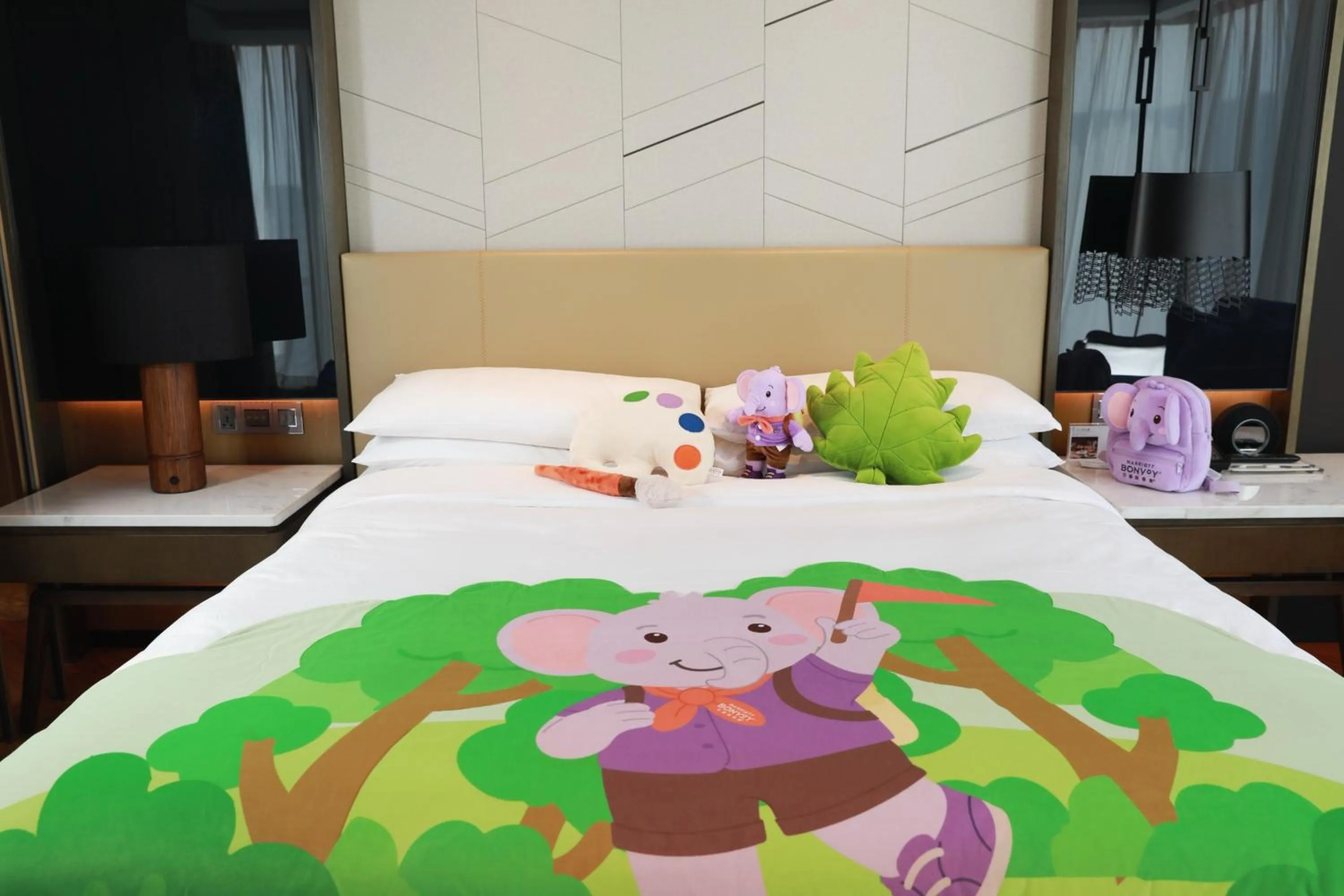 Bed in Renaissance Xi'an Hotel