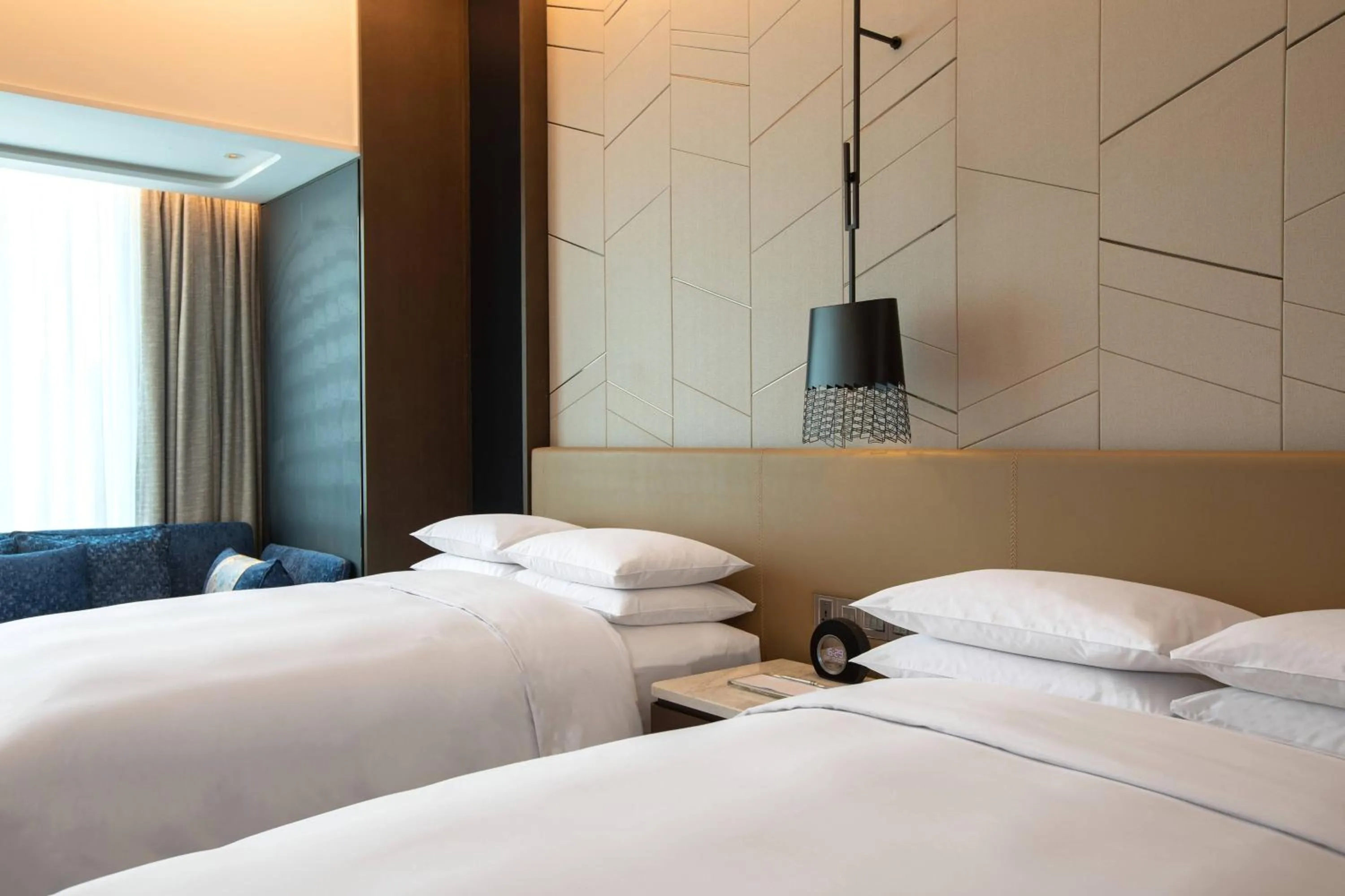 Photo of the whole room, Bed in Renaissance Xi'an Hotel