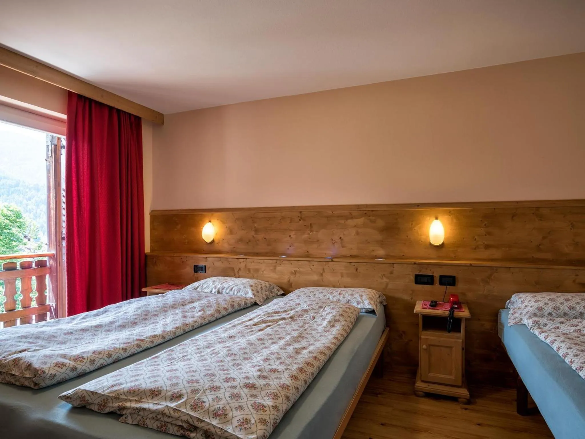 Photo of the whole room, Bed in Albergo Panorama