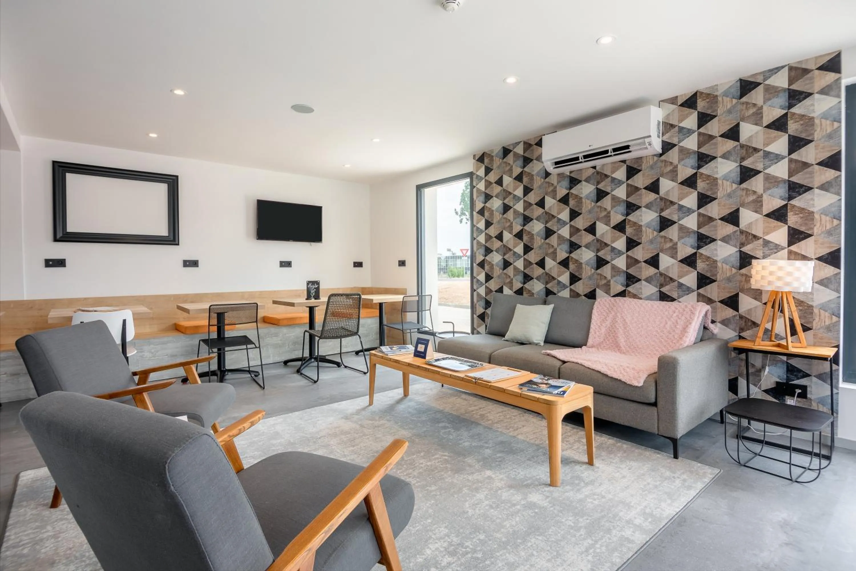 Seating area in ibis Dijon Sud