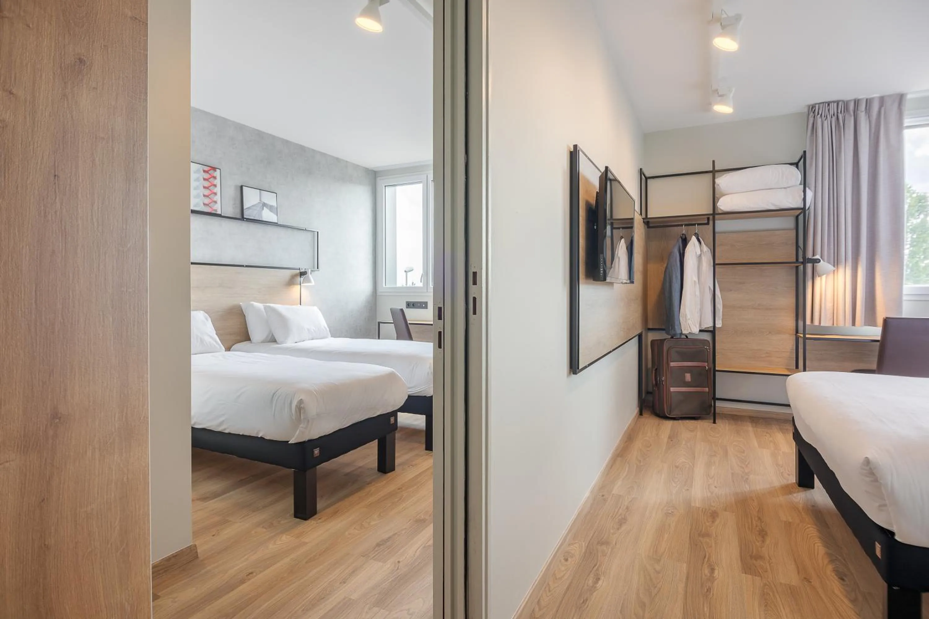 Bed in ibis Dijon Sud