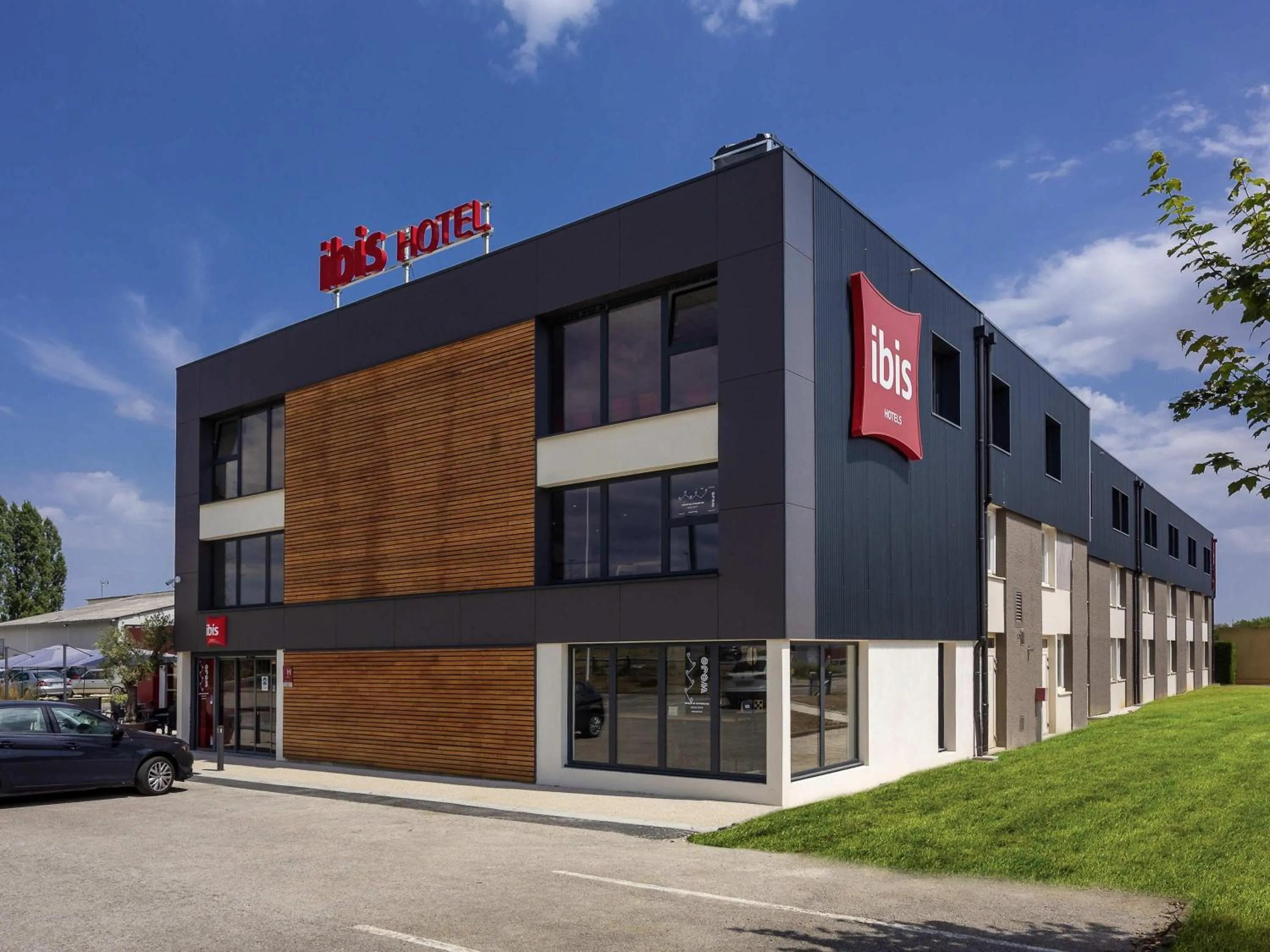 Property building in ibis Dijon Sud
