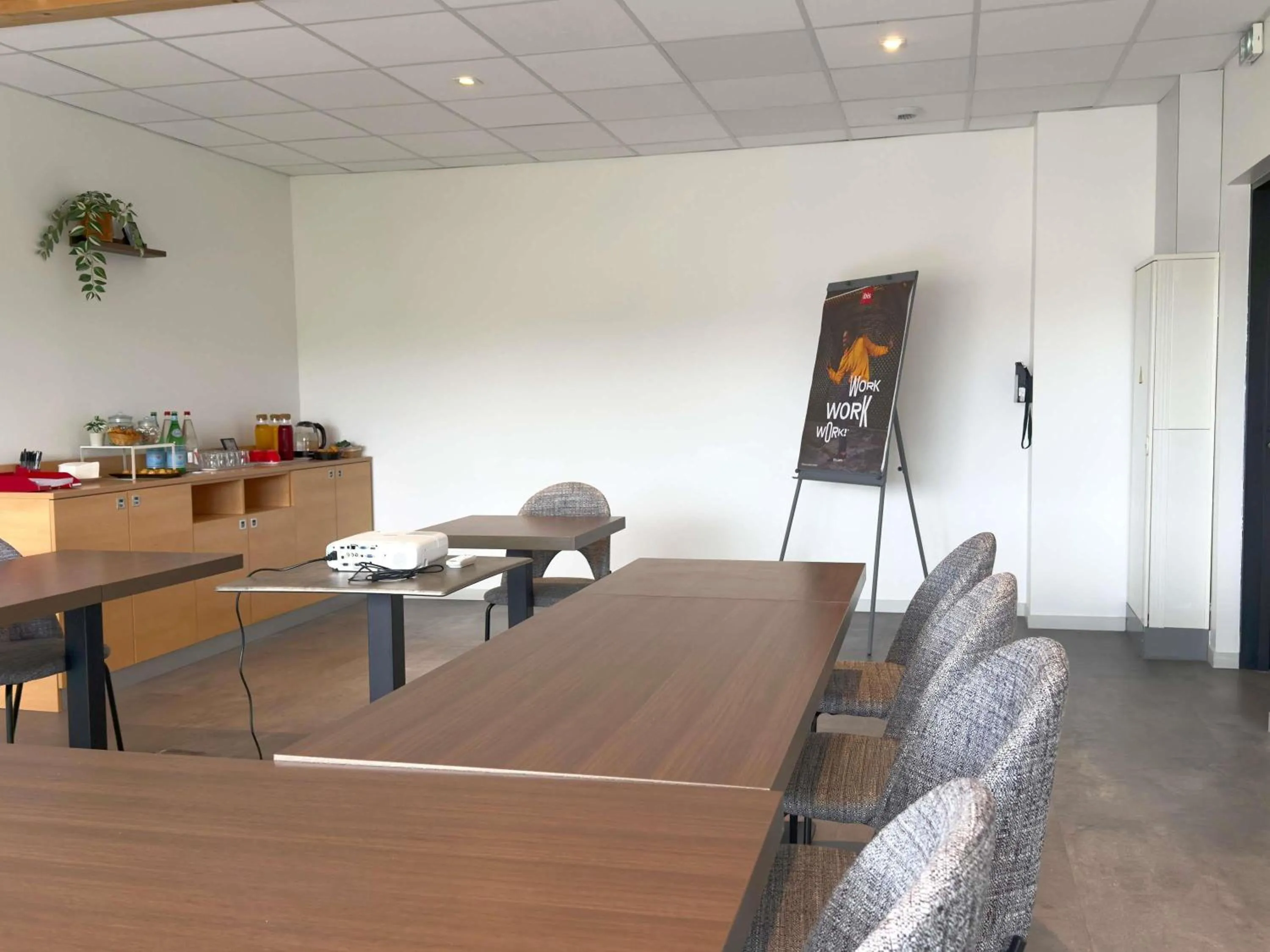 Meeting/conference room in ibis Dijon Sud