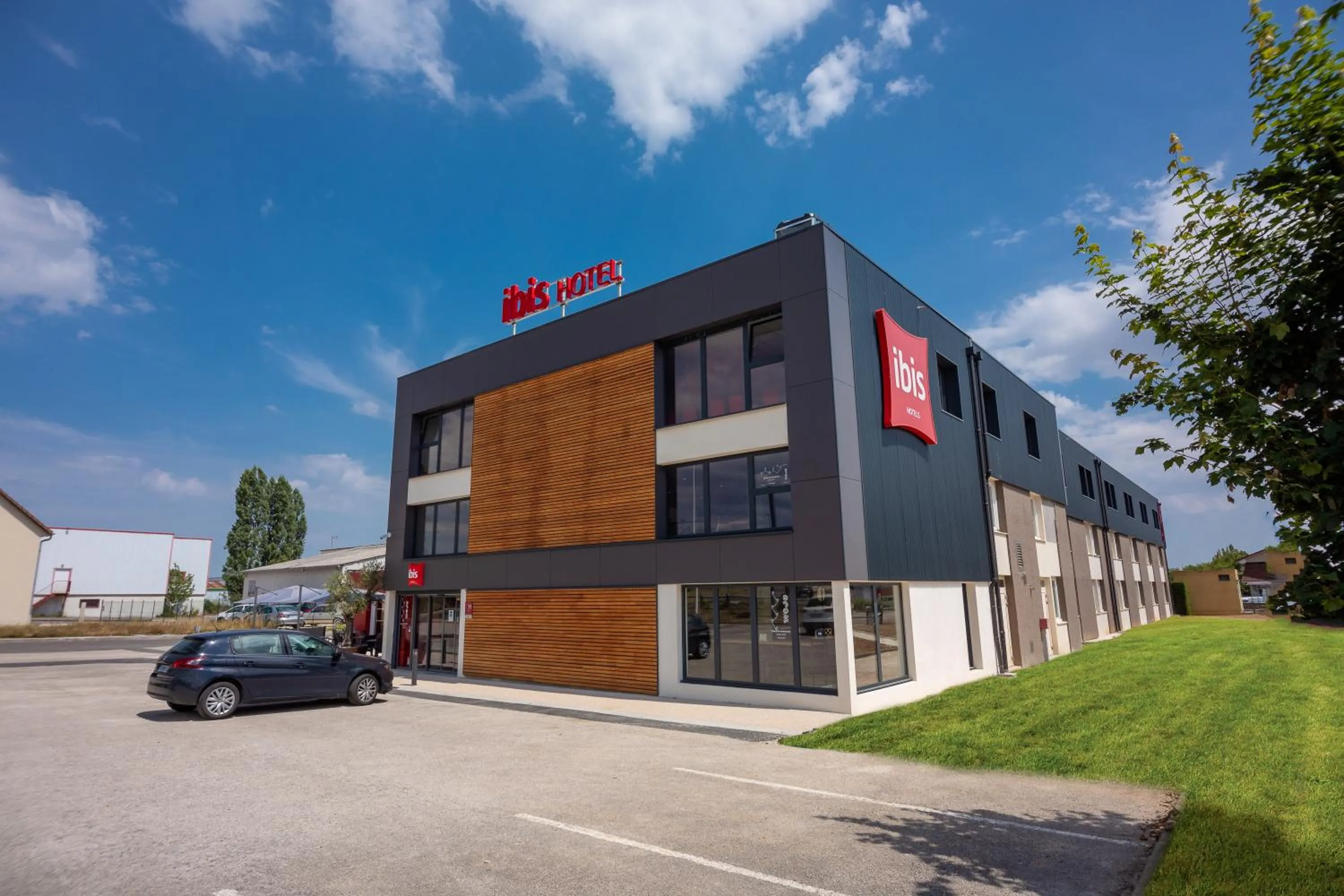 Property building in ibis Dijon Sud