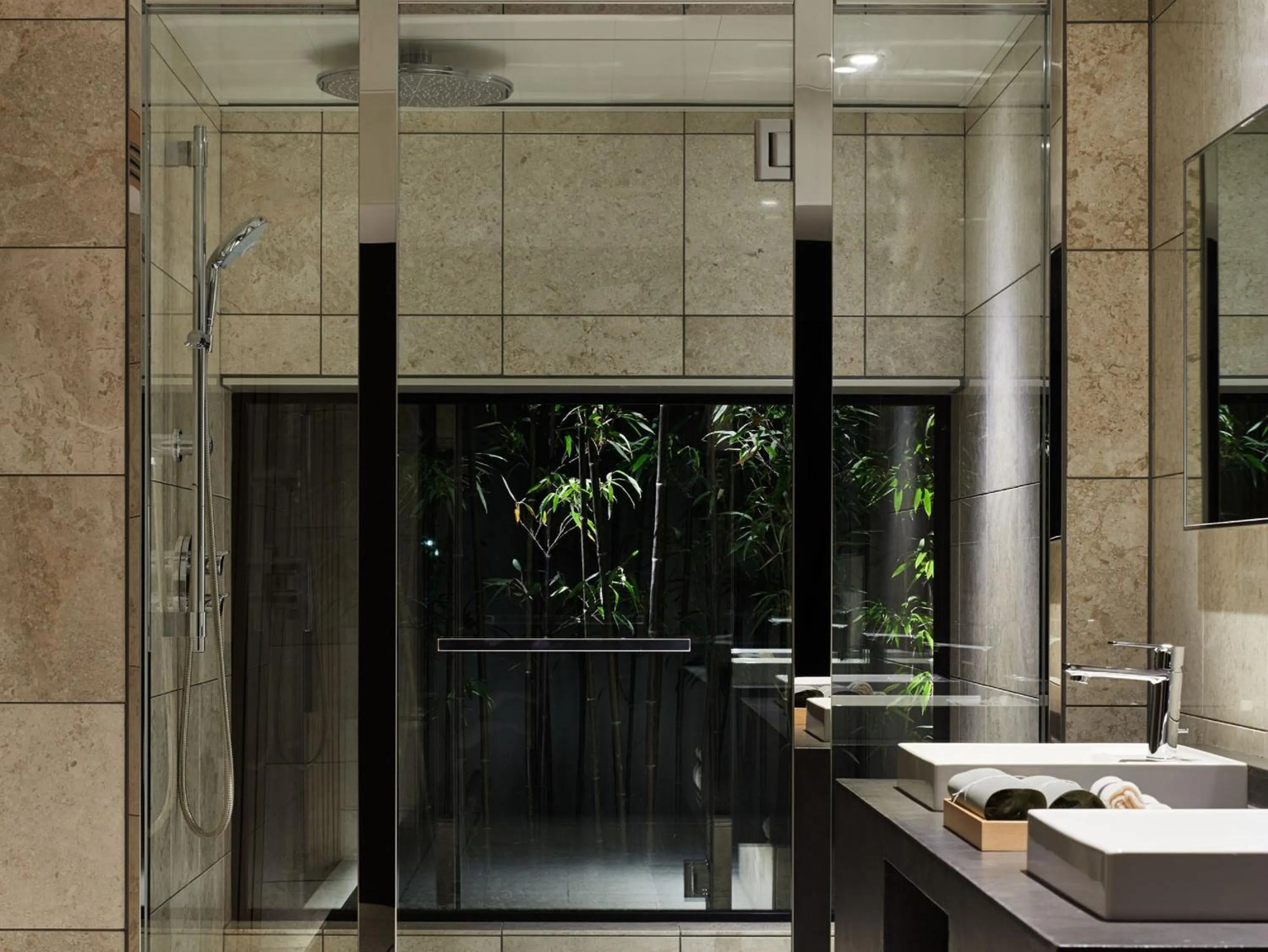 Shower in The Thousand Kyoto