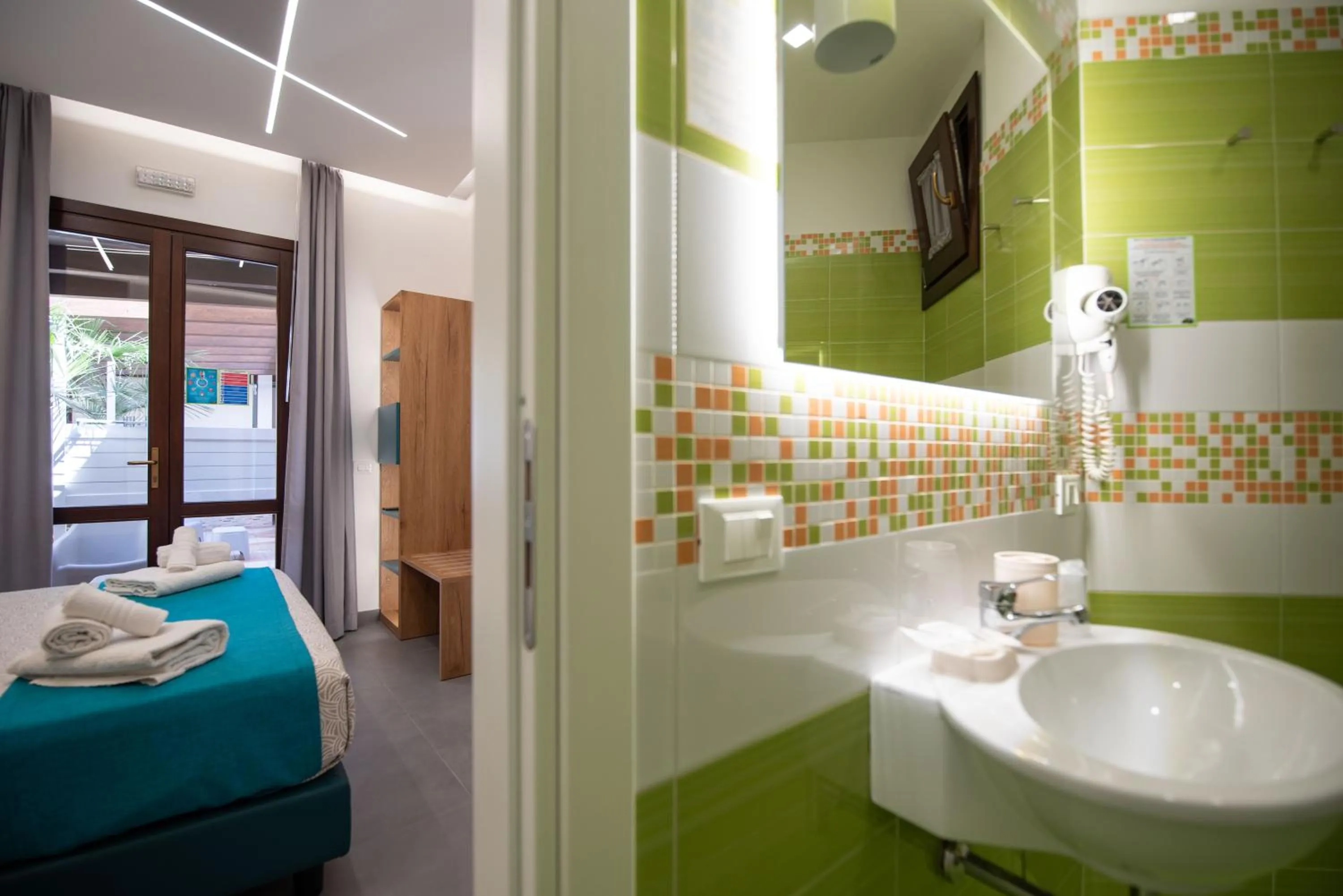 Bathroom, Bed in Affittacamere Aloe