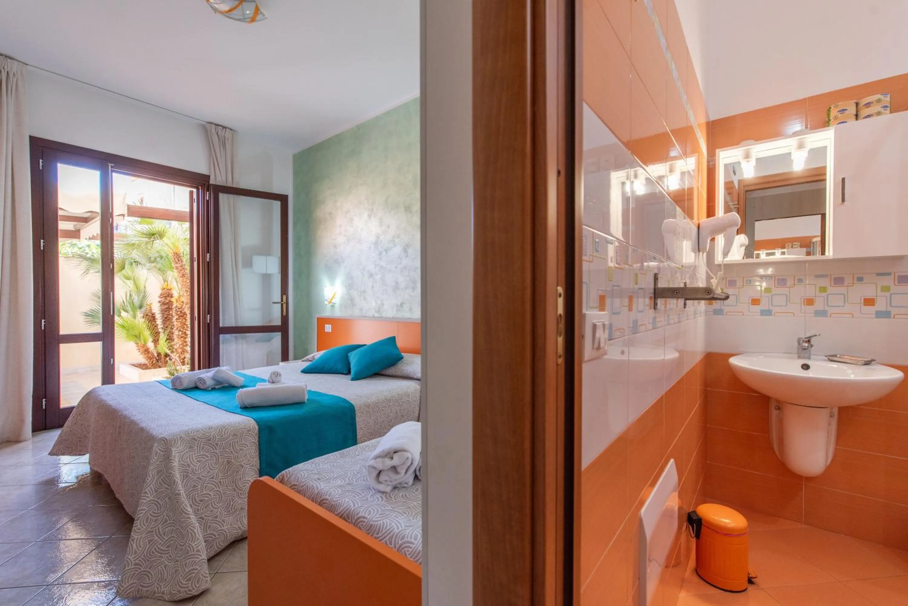 Bathroom, Bed in Affittacamere Aloe