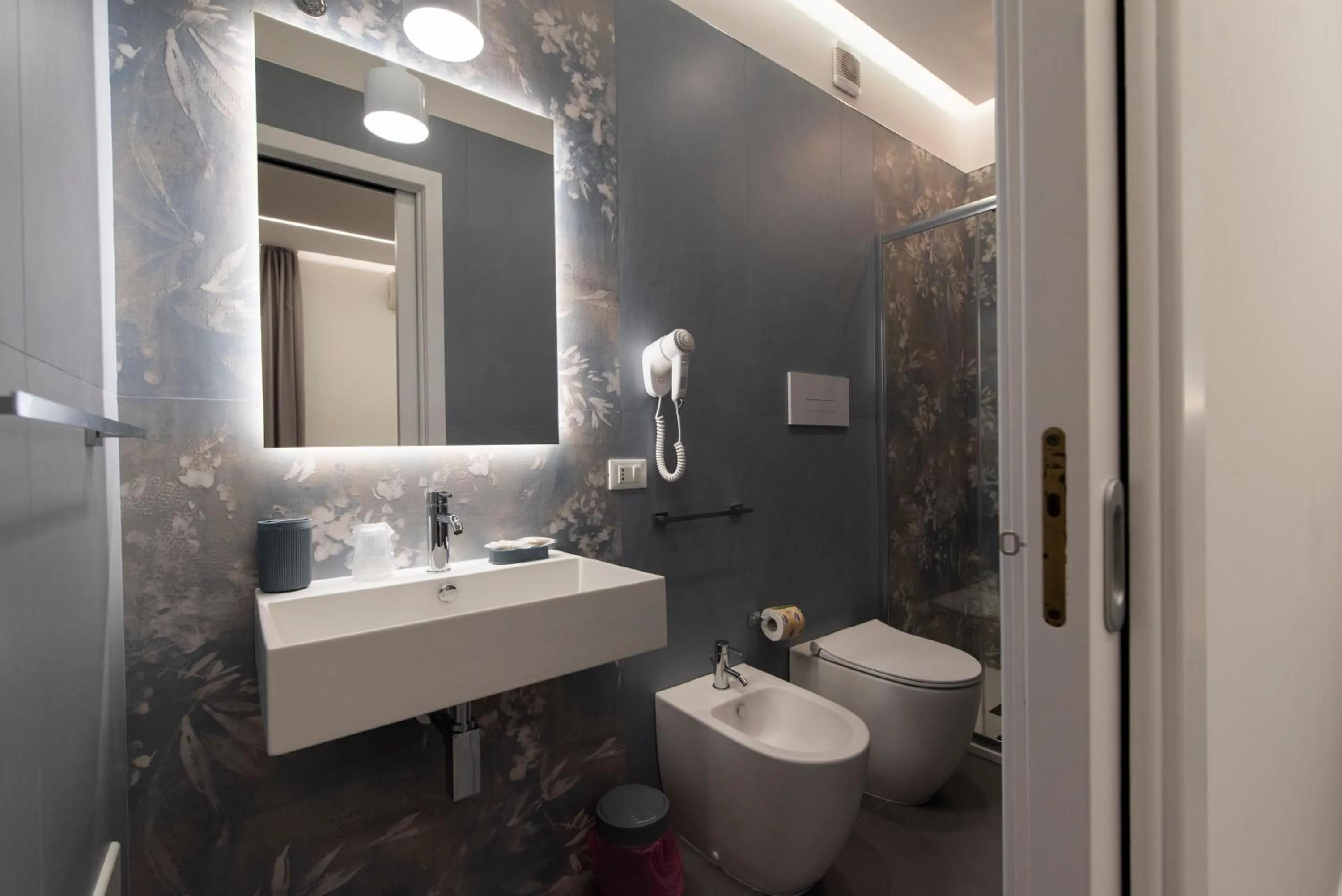 Shower in Affittacamere Aloe