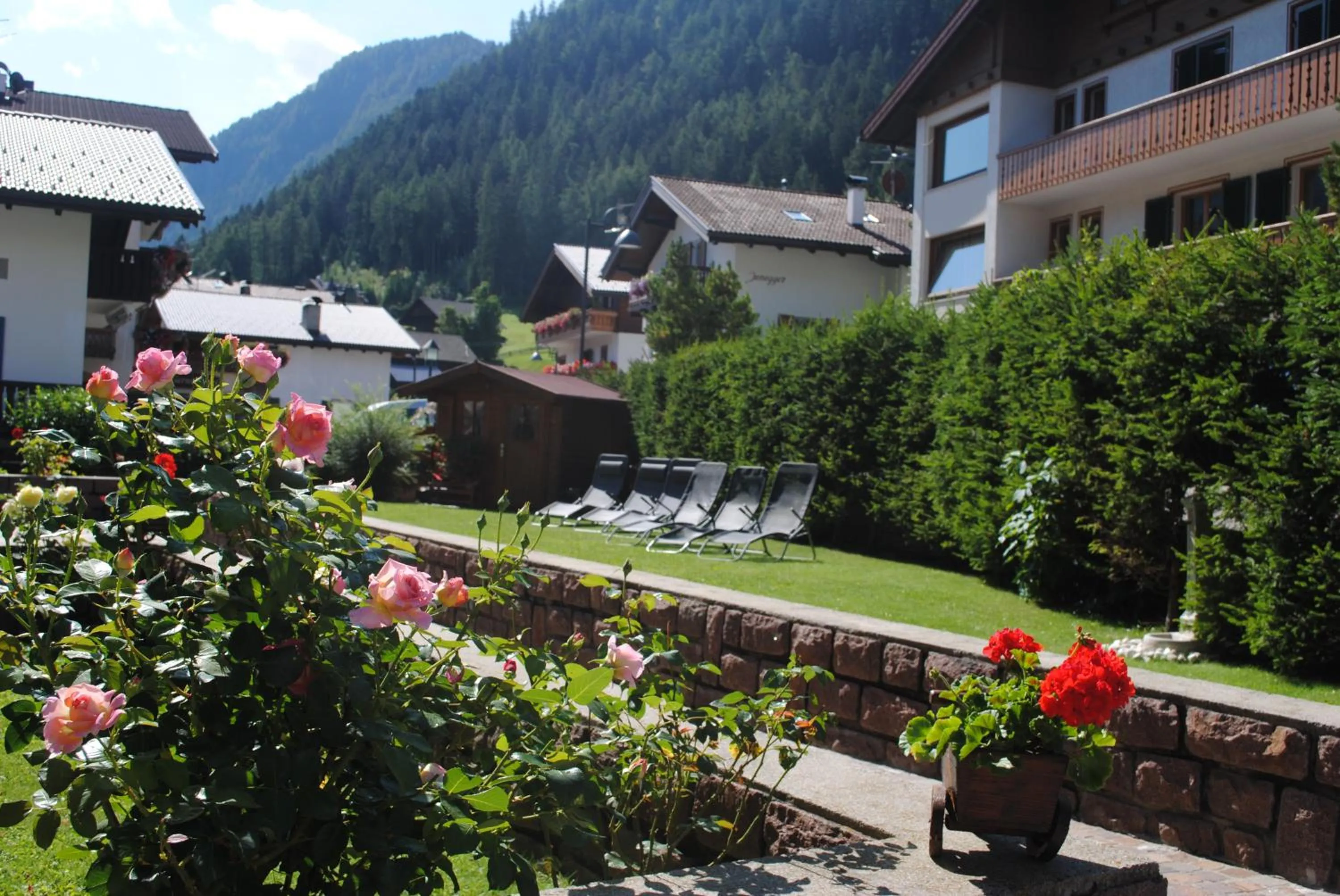 Garden view in Hotel Garni Walter