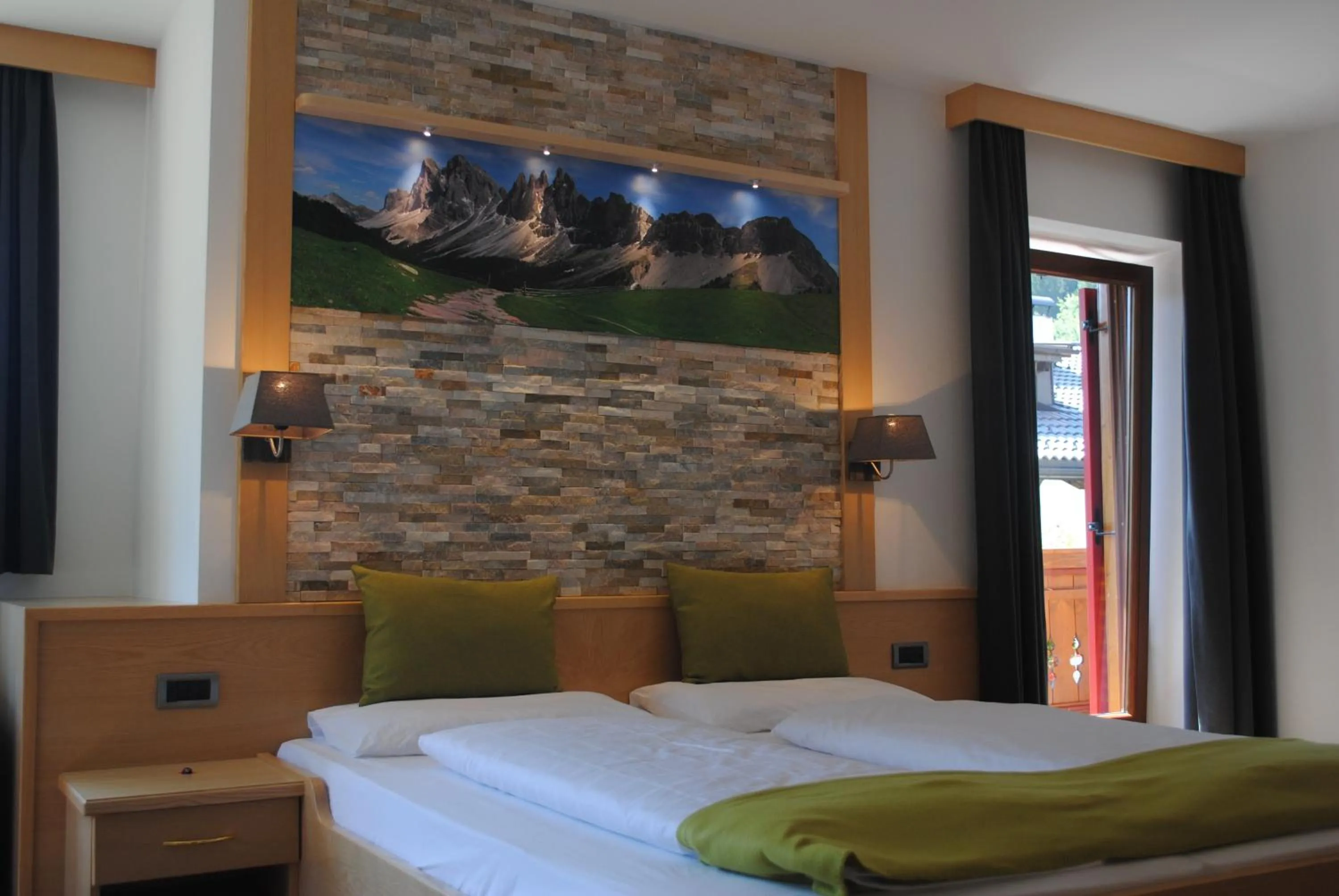 Photo of the whole room, Bed in Hotel Garni Walter