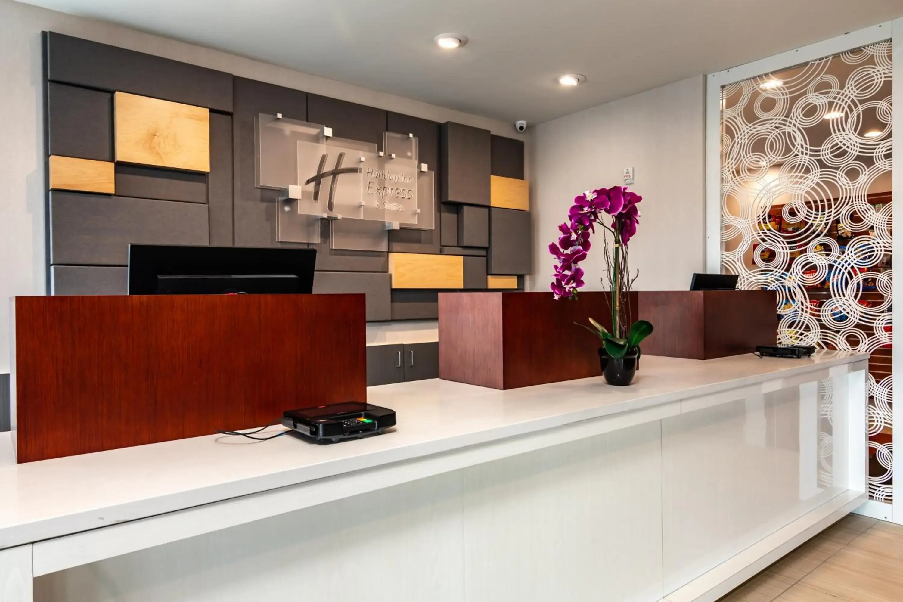 Property building in Holiday Inn Express & Suites Orlando- Lake Buena Vista by IHG Property building in Holiday Inn Express & Suites Orlando- Lake Buena Vista by IHG