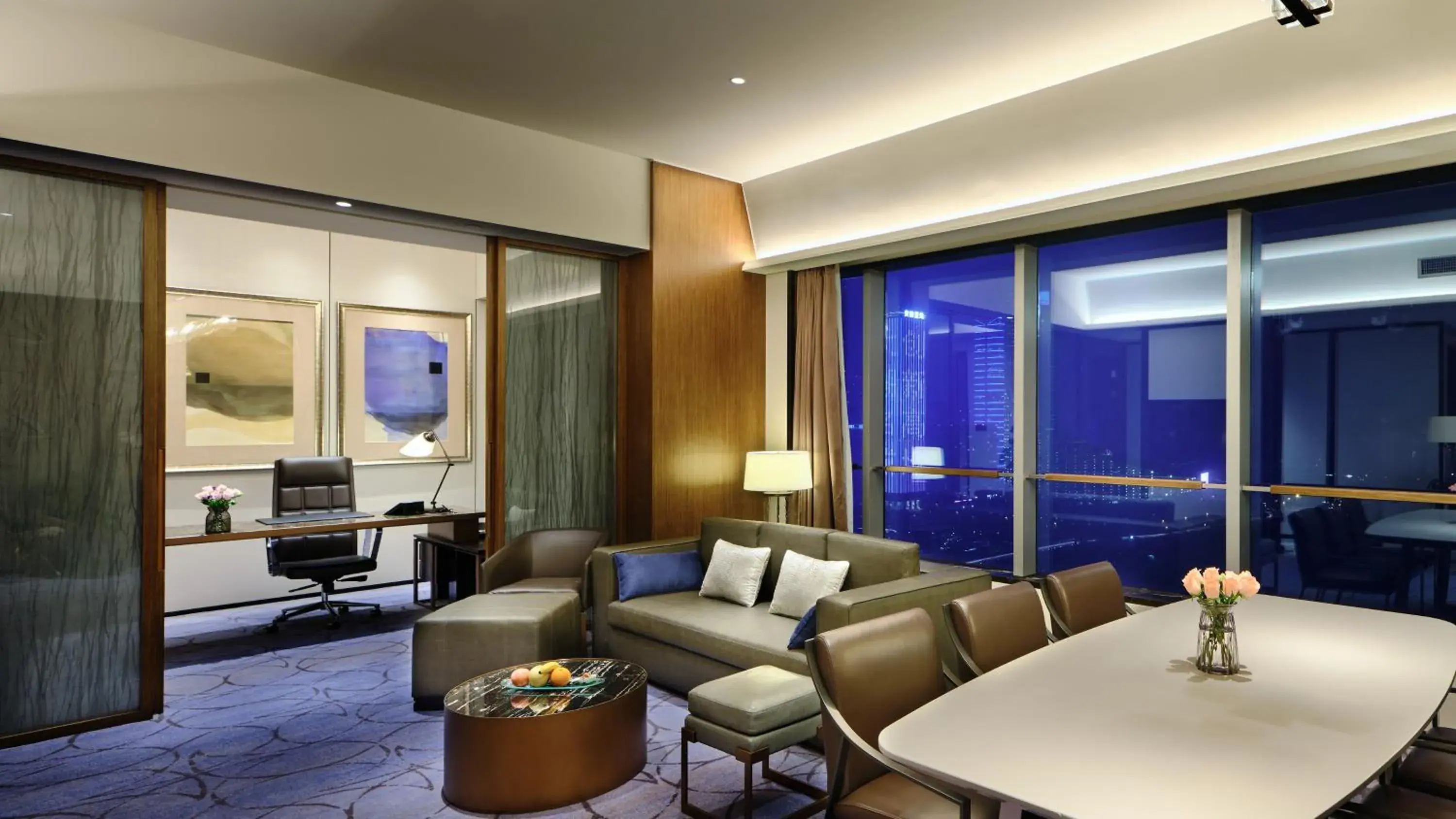 One-Bedroom King Suite with Lounge Access and Lake View in InterContinental Hefei by IHG One-Bedroom King Suite with Lounge Access and Lake View in InterContinental Hefei by IHG