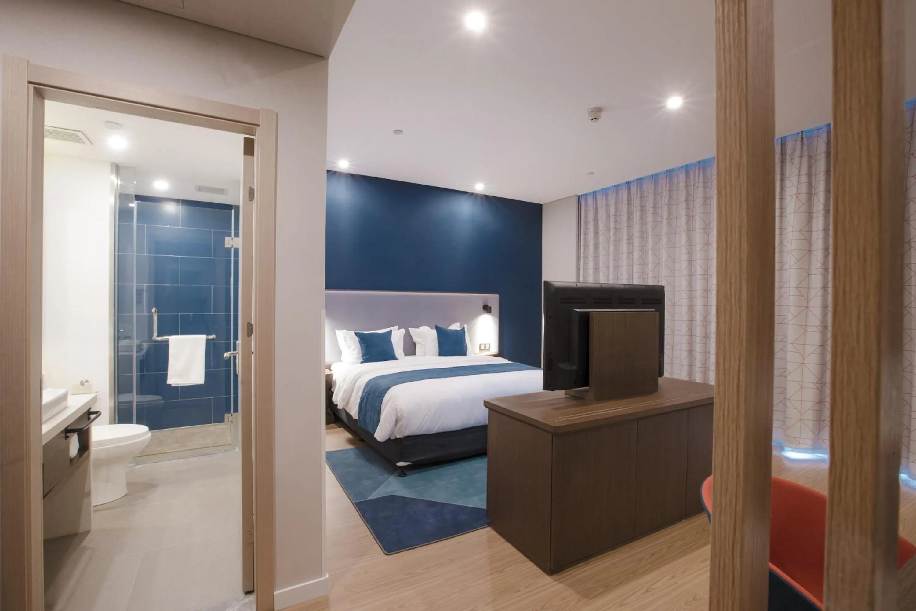 Photo of the whole room, Bed in Holiday Inn Express Hefei High Tech by IHG