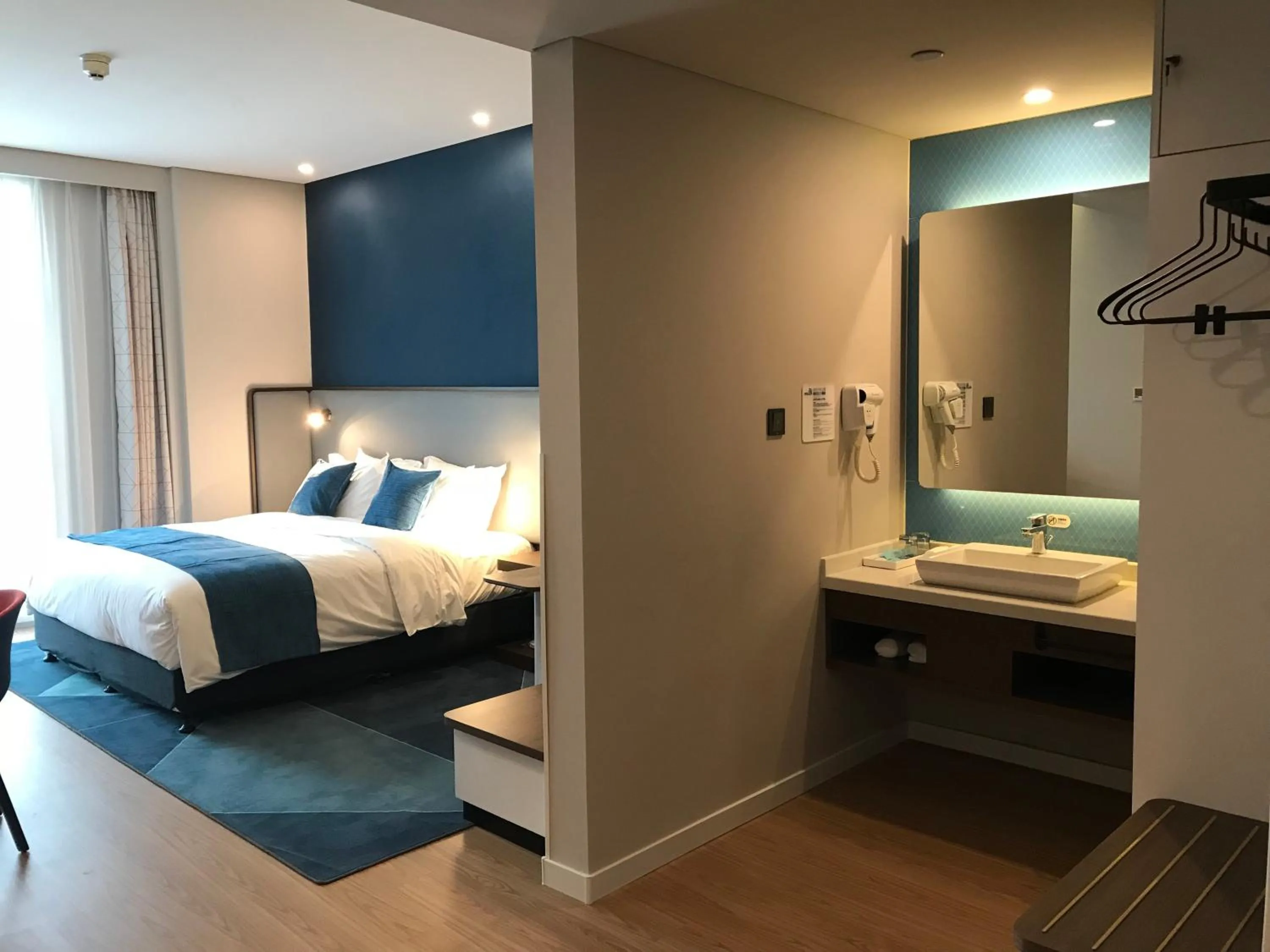 Photo of the whole room, Bed in Holiday Inn Express Hefei High Tech by IHG