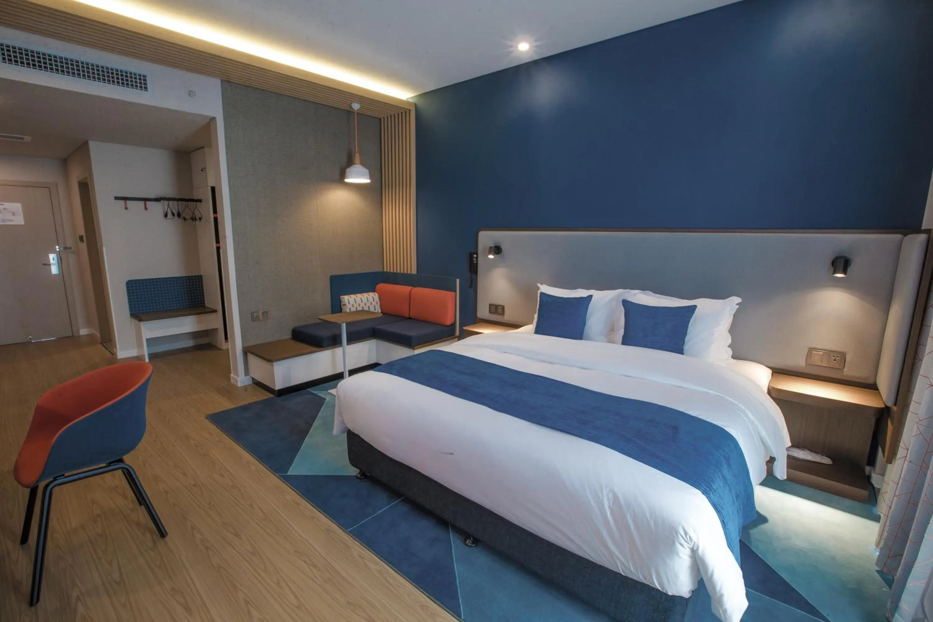 Photo of the whole room, Bed in Holiday Inn Express Hefei High Tech by IHG