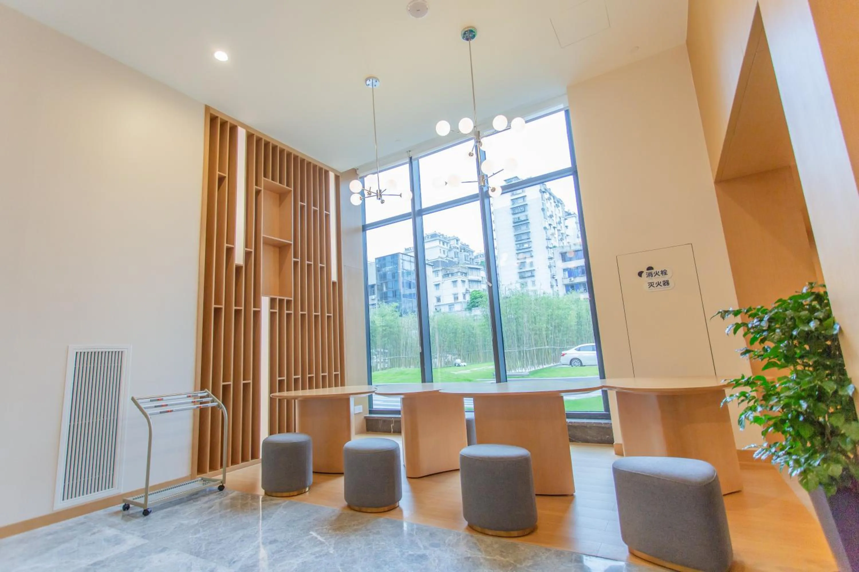 Restaurant/places to eat in Holiday Inn Express - Ya'an City Center by IHG