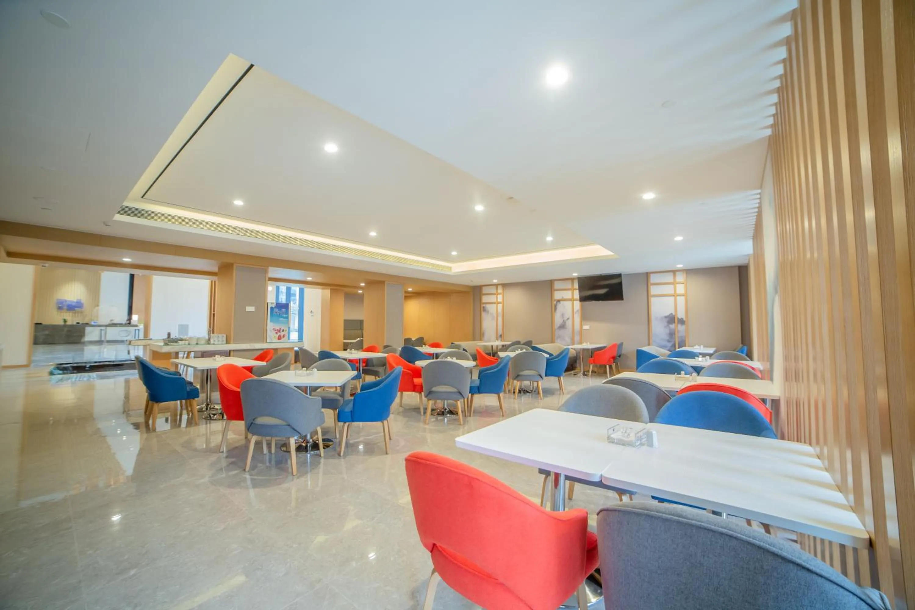 Restaurant/places to eat in Holiday Inn Express - Ya'an City Center by IHG