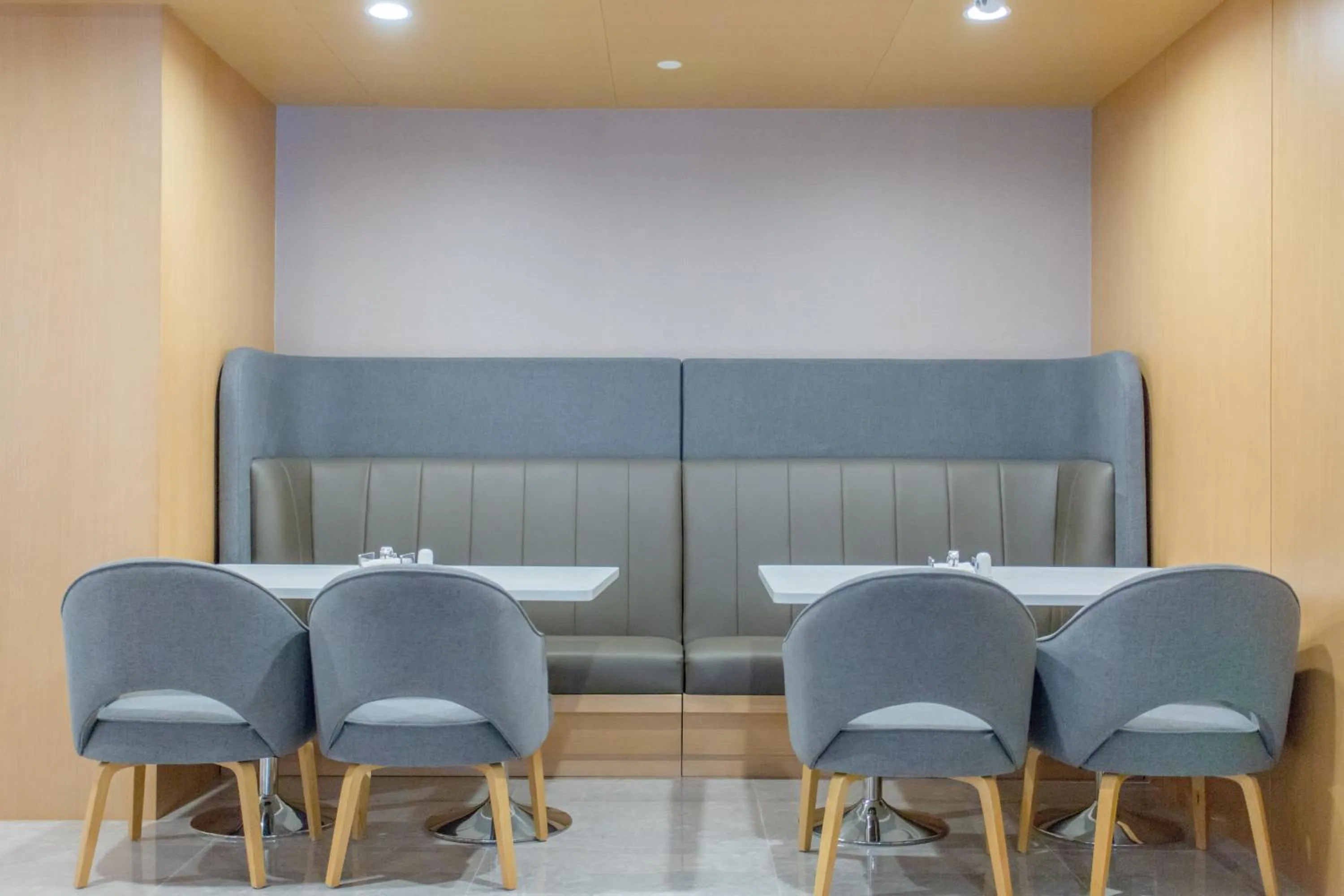 Restaurant/places to eat in Holiday Inn Express - Ya'an City Center by IHG